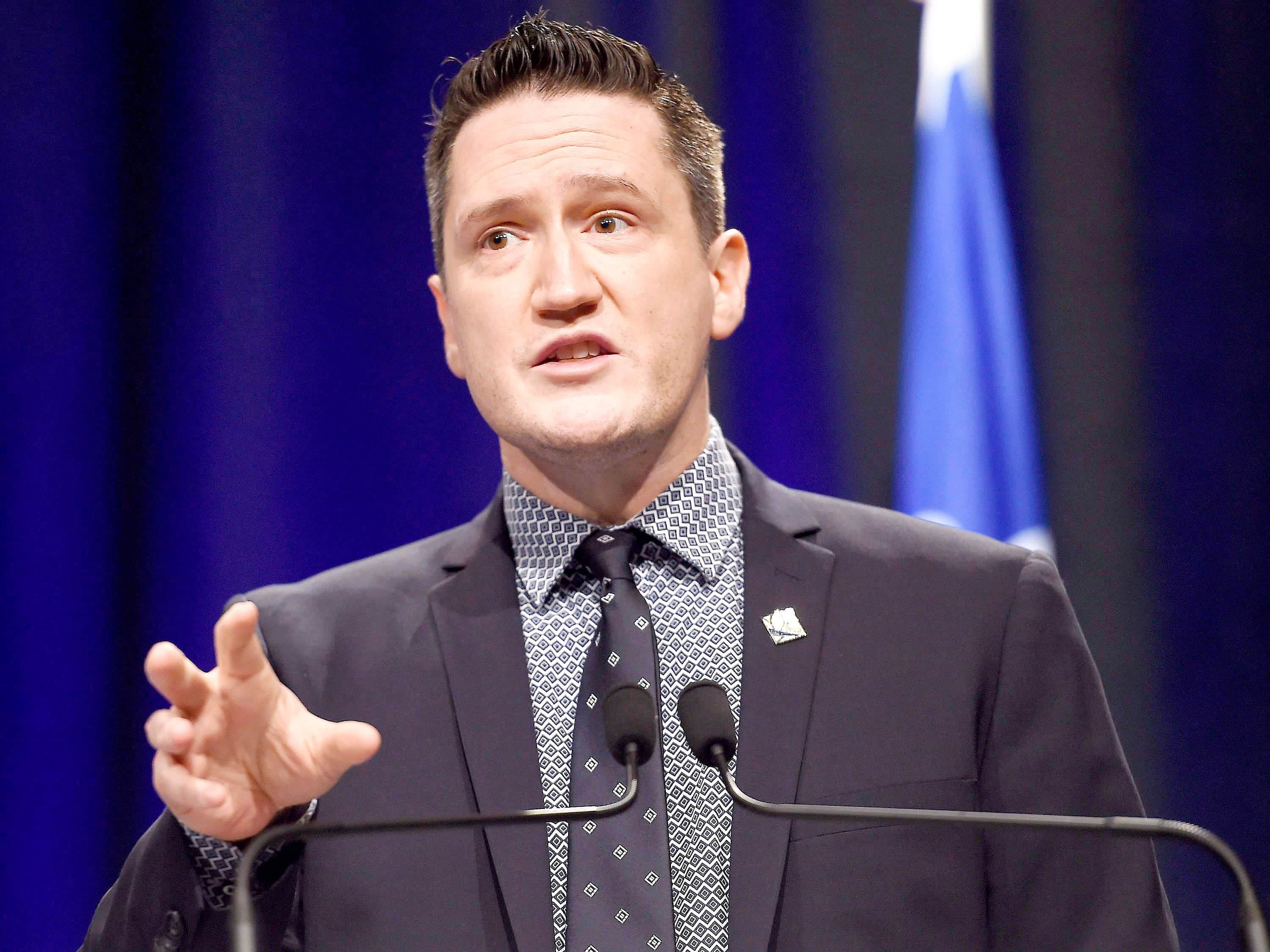 Les modifications souhaitées par le ministre de l’Environnement, Benoit Charette (photo), font partie du projet de loi 102, présentement à l’étude. Une fois adopté, celui-ci fera du Québec le premier État en Amérique du Nord à légiférer pour imposer une fin à la vente des véhicules à essence, soit en 2035.