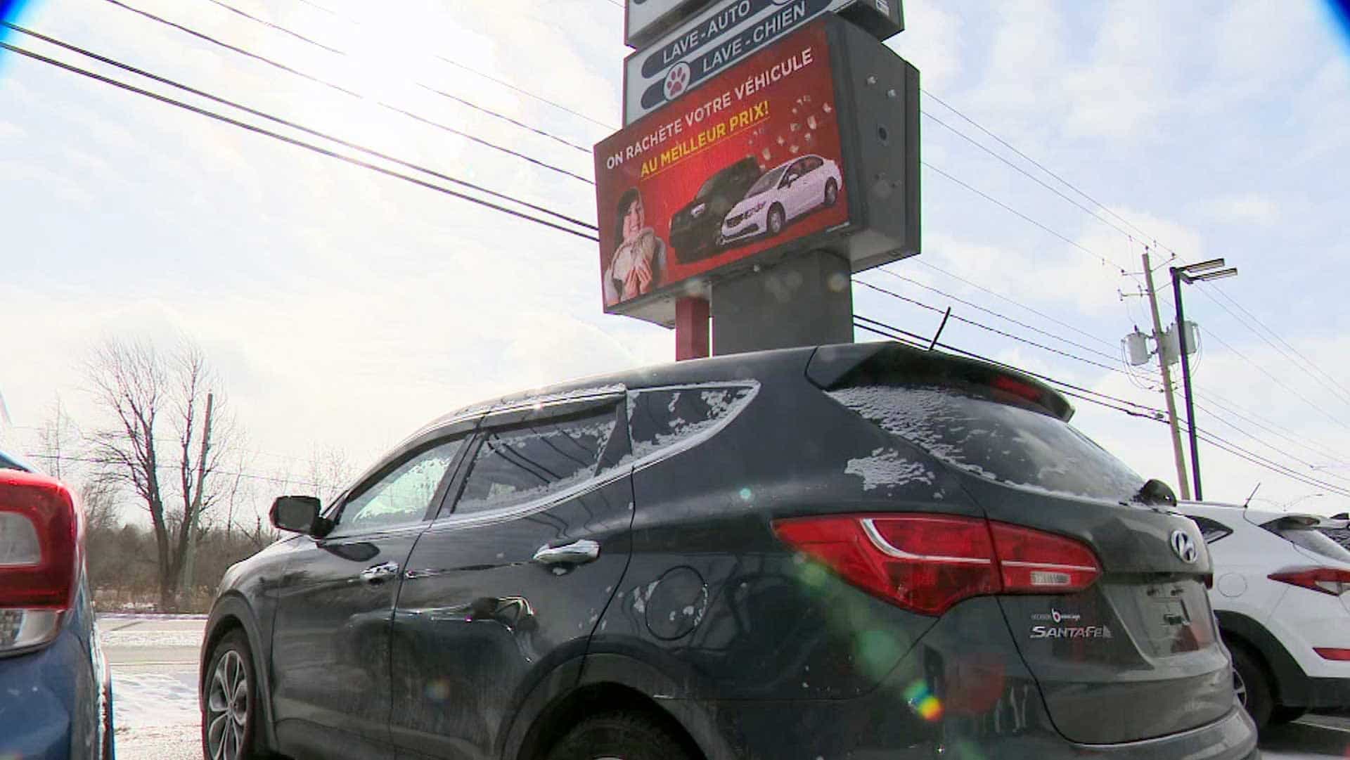 Le concessionnaire Occasion Beaucage, à Drummondville, hier. Martin Proulx, du Groupe Beaucage, explique que la demande pour les véhicules d’occasion est telle qu’ils prennent de la valeur au lieu de se déprécier, ce qui est le cas habituellement.