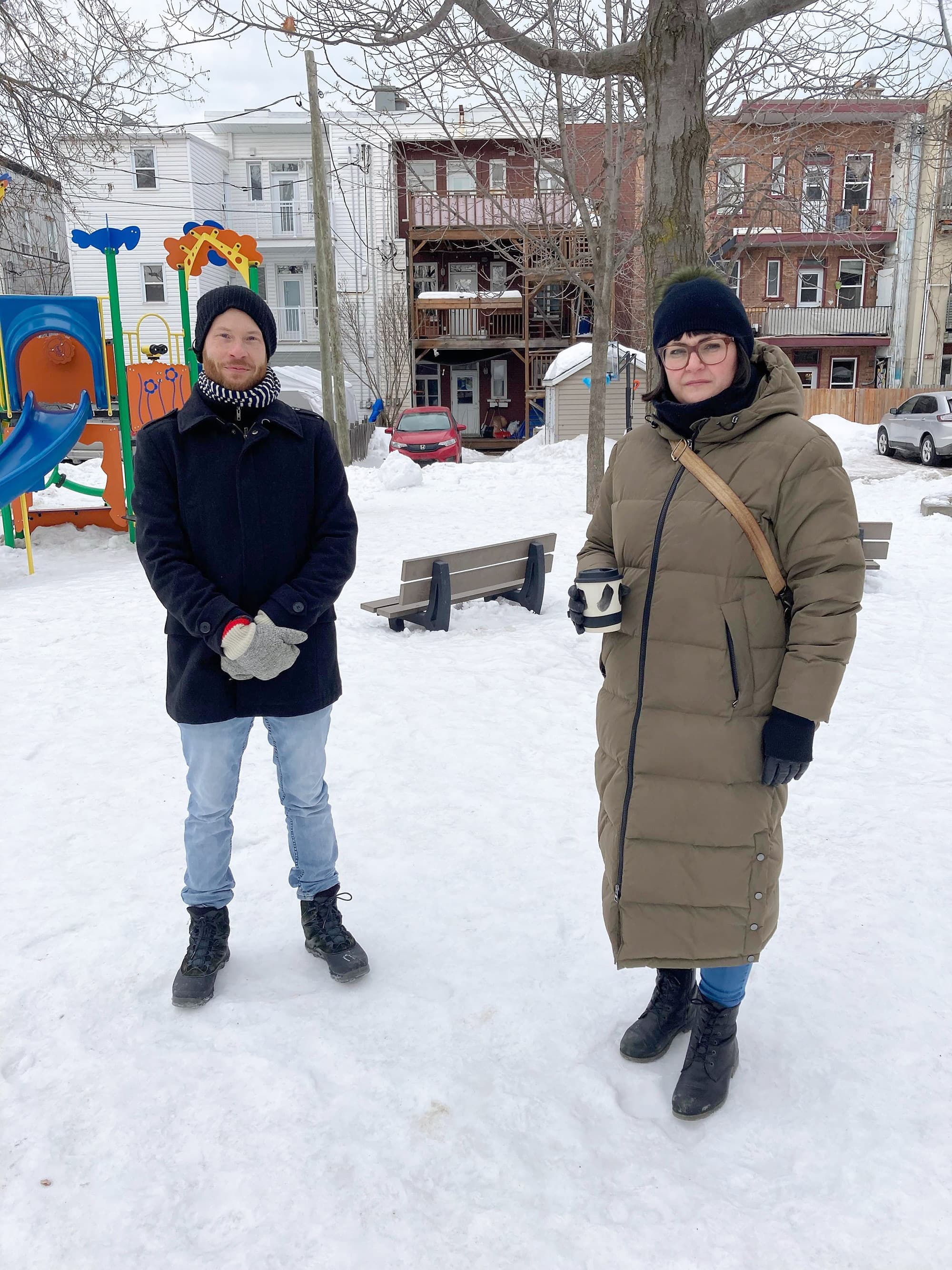 Sébastien St-Onge et Isabelle Arseneau, parents chacun de deux enfants, s’inquiètent des intentions gouvernementales au sujet des normes de concentration de nickel dans l’air.