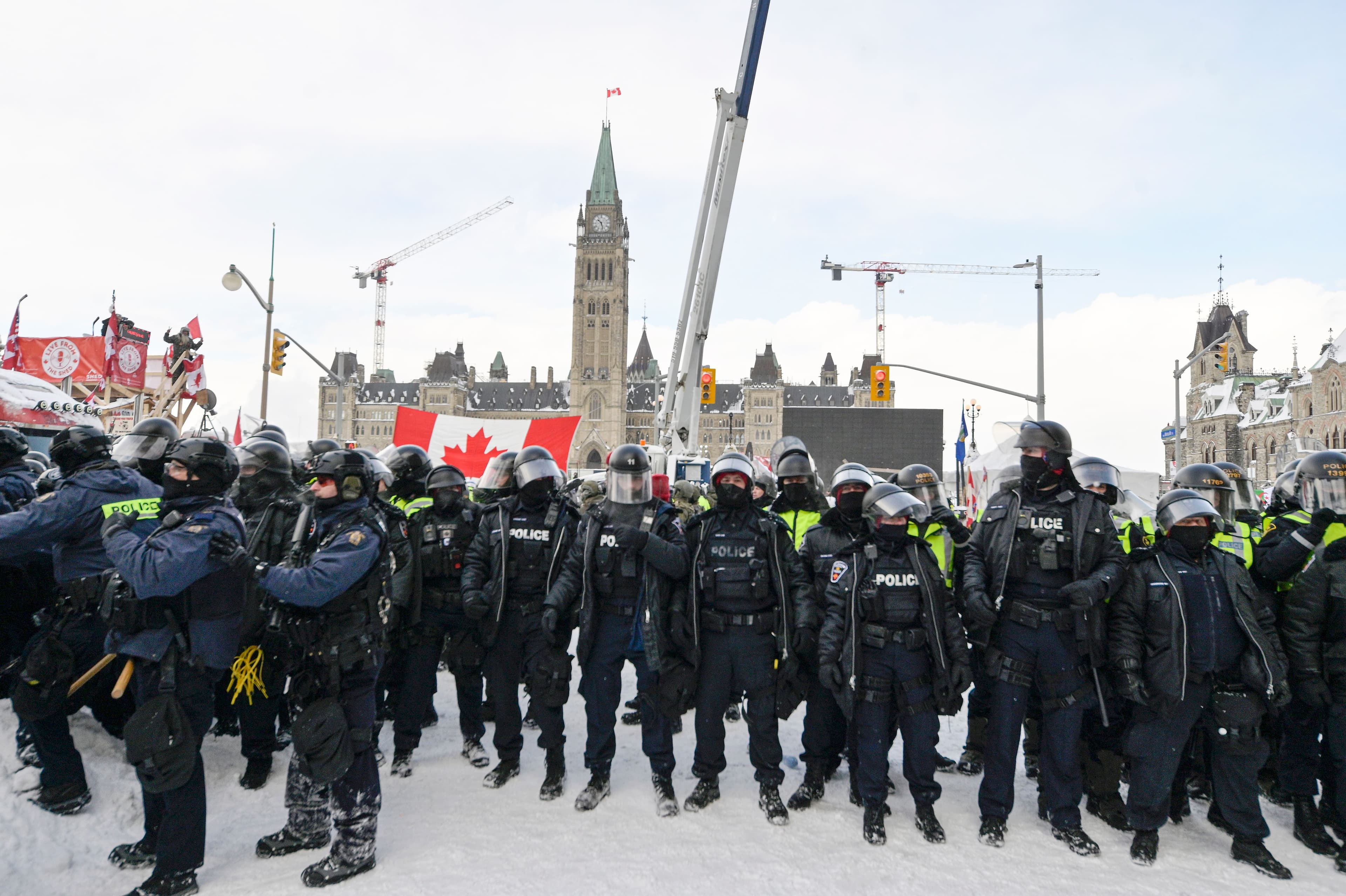 Des policiers de la SQ ont participé aux opérations pour reprendre le contrôle du centre-ville d’Ottawa.