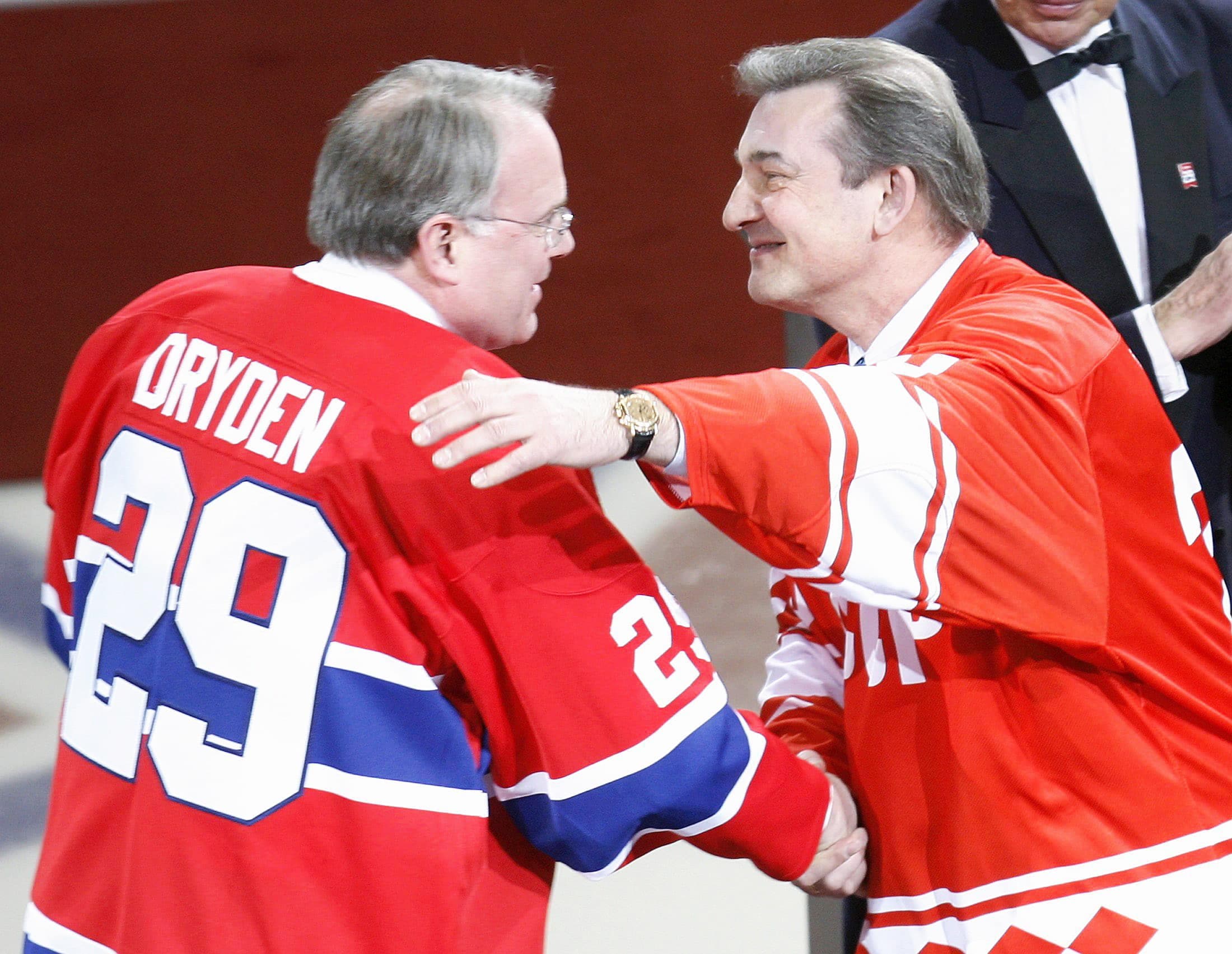 Le gardien soviétique Vladislav Tretiak avait assisté au retrait du dossard 29 porté par Ken Dryden à la fin de janvier 2007.