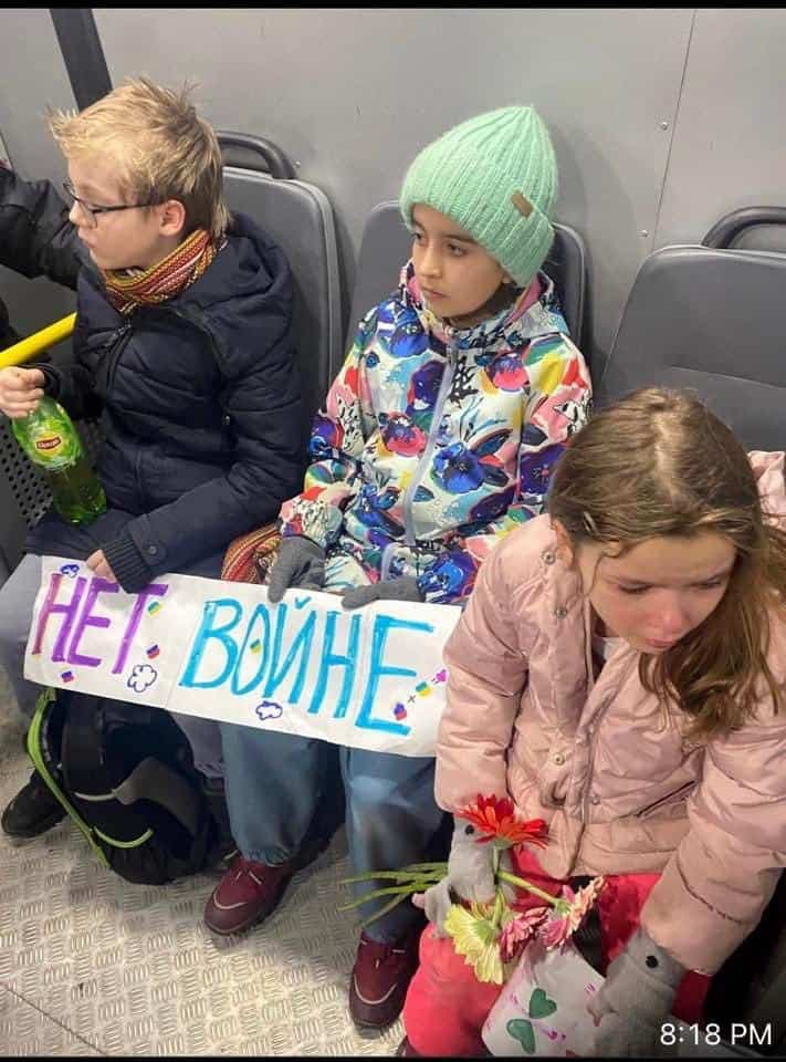En Russie, des enfants ont été arrêtés et détenus pour avoir manifesté contre la guerre en Ukraine.