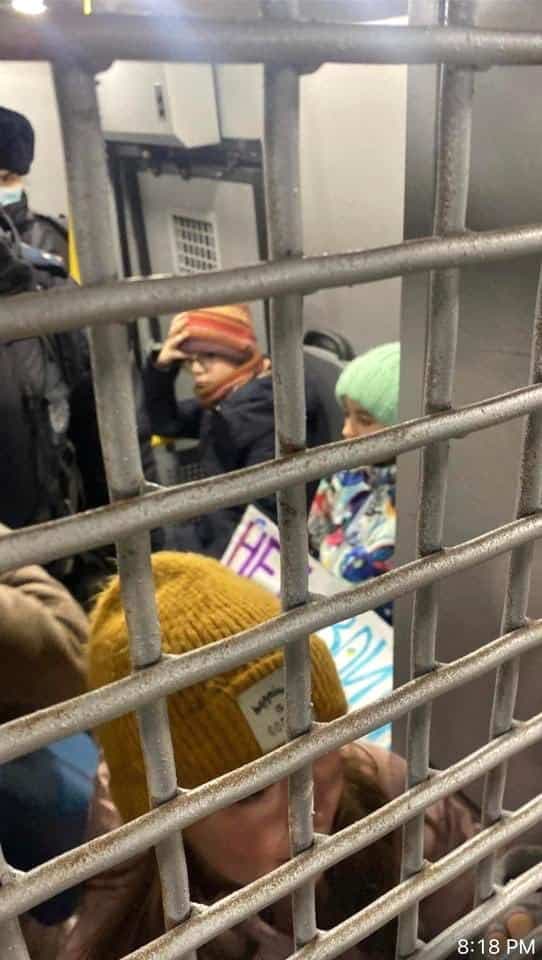 En Russie, des enfants ont été arrêtés et détenus pour avoir manifesté contre la guerre.