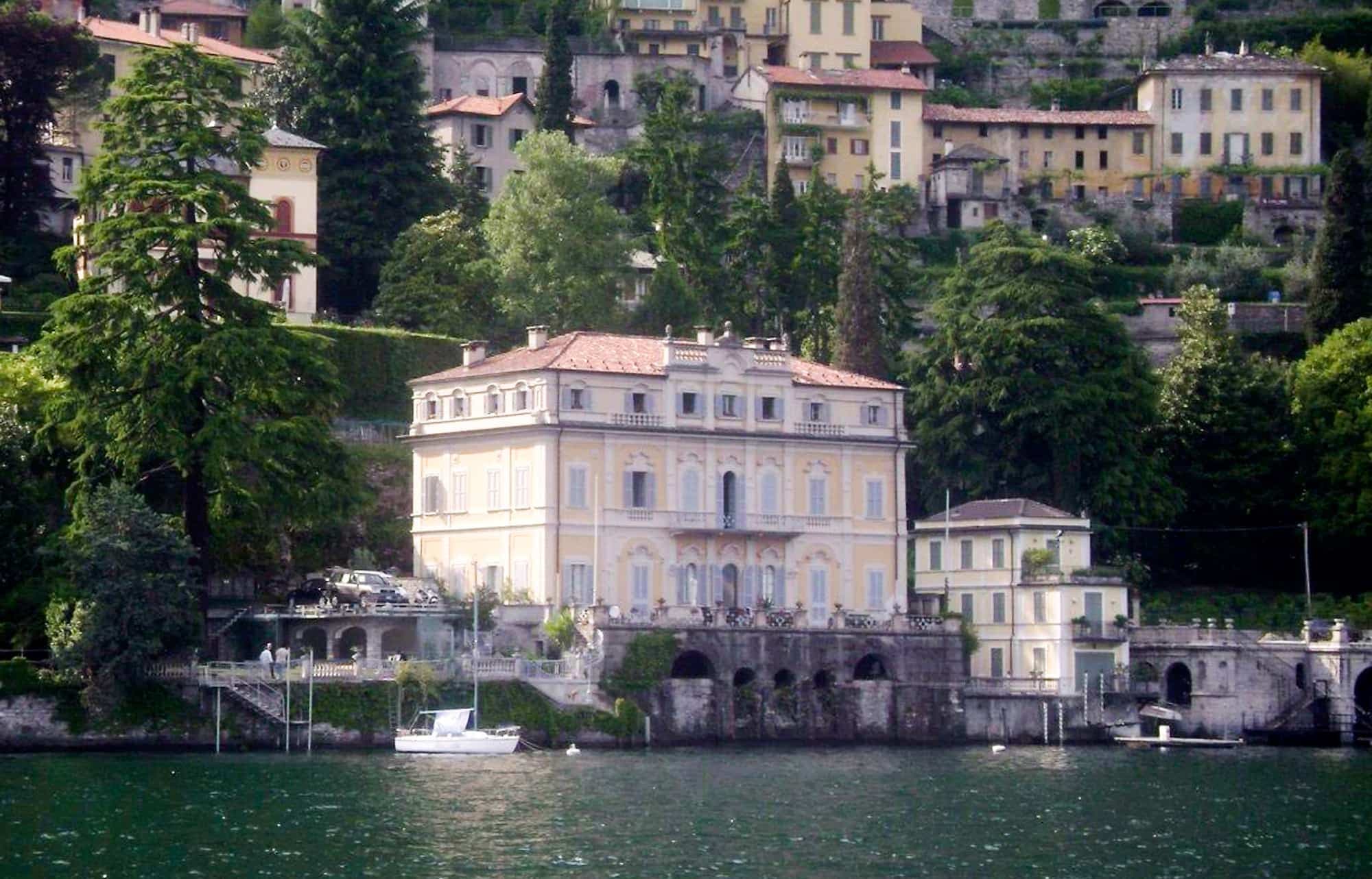 Une des deux propriétés de Vladimir Soloviev, sur le bord du lac Como.