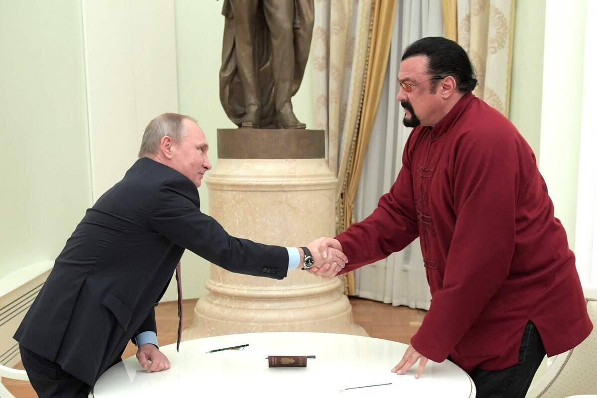 Vladimir Poutine et Steven Seagal en 2016.