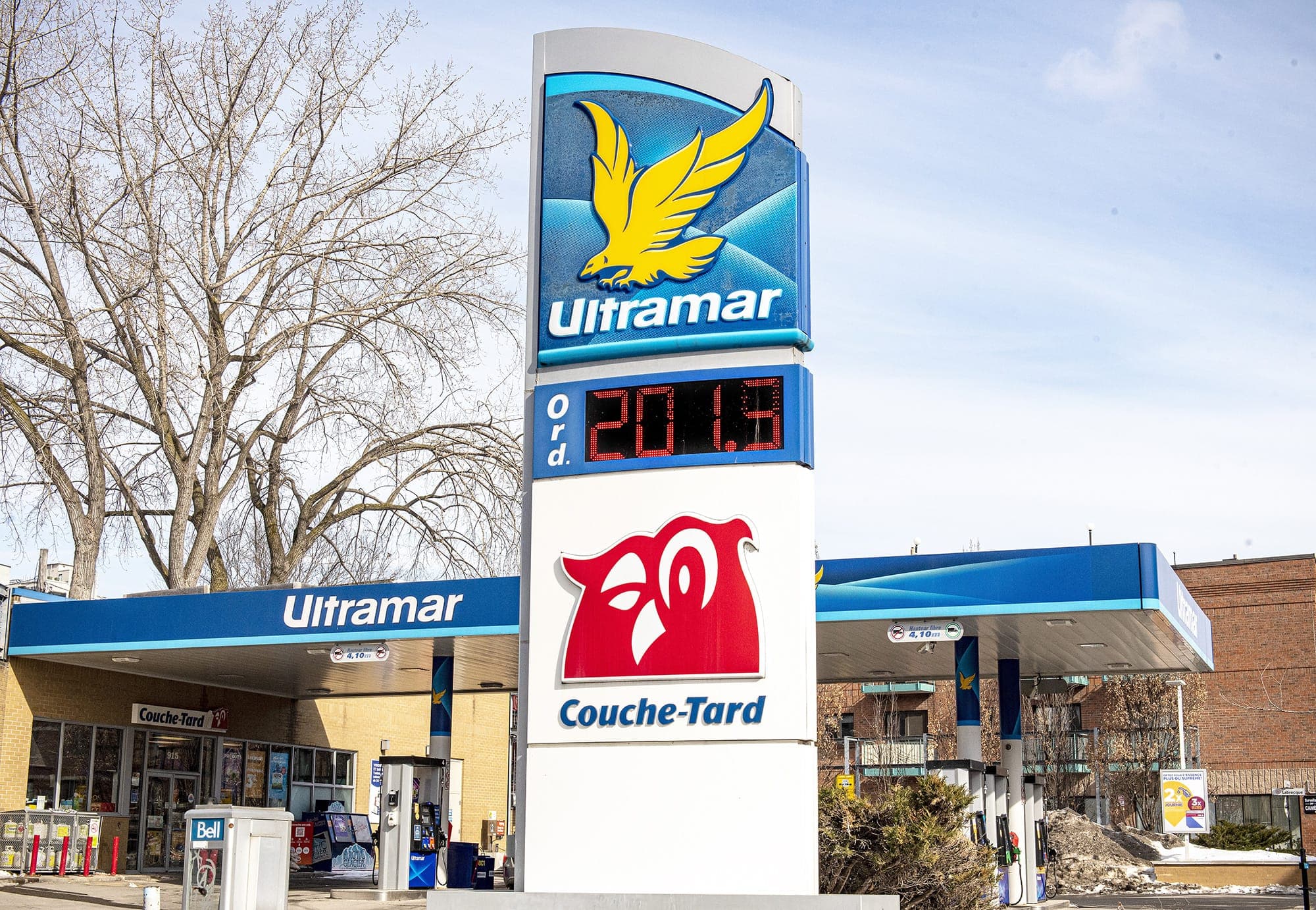 Le prix du litre d’essence ordinaire a dépassé le seuil des 2 $, au Québec, plus tôt ce mois-ci, avant de refluer.