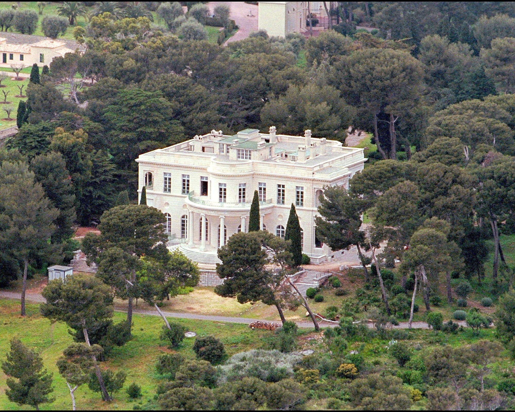 Abramovitch a investi plus de 100 M$ en travaux au Château de la Croë, sur la côte d’Azur.