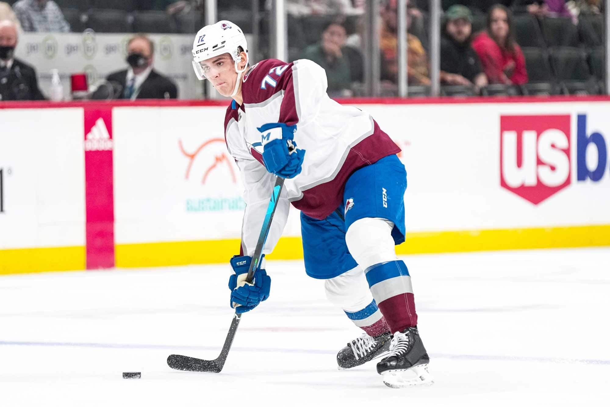 Justin Barron a disputé deux matchs avec l’Avalanche du Colorado avant de poursuivre la saison dans la LAH. Plusieurs croient qu’il portera les couleurs du CH très bientôt.