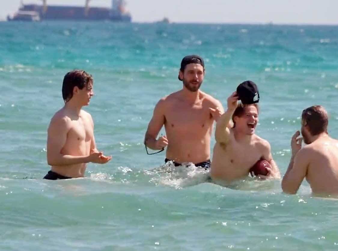 Joel Edmundson, Cole Caufield et leurs coéquipiers ont profité de la plage en Floride, mardi matin. En soirée, il semblait y avoir du sable dans l’engrenage face aux Panthers.