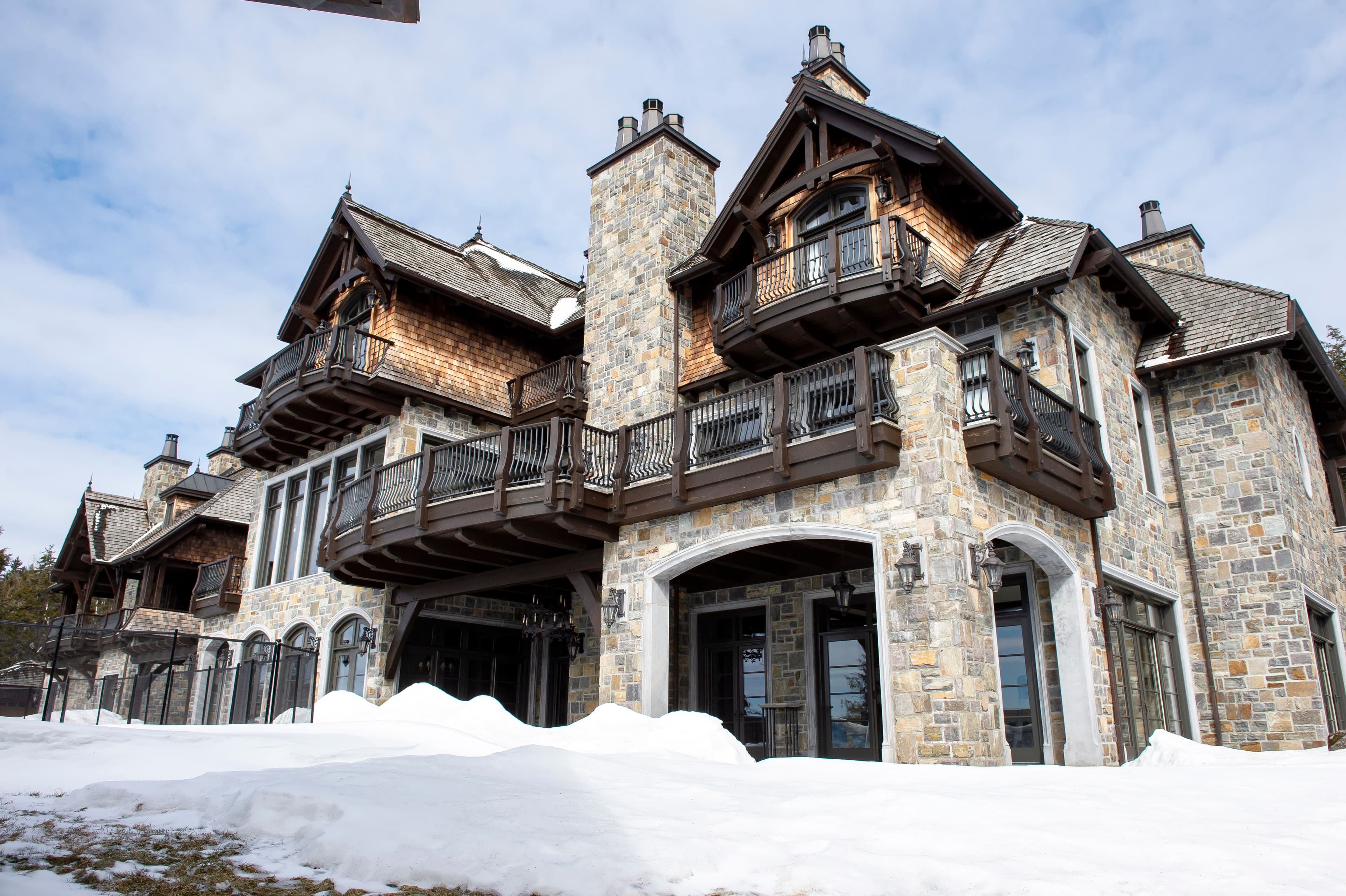 Le château Fleur de Lys, propriété du légendaire ex-hockeyeur Mario Lemieux, est à vendre depuis quatre ans. Ce n’est toutefois pas parce qu’il n’y a pas assez de Québécois ou d’étrangers capables de se l’offrir, explique le courtier immobilier Michel Naud.