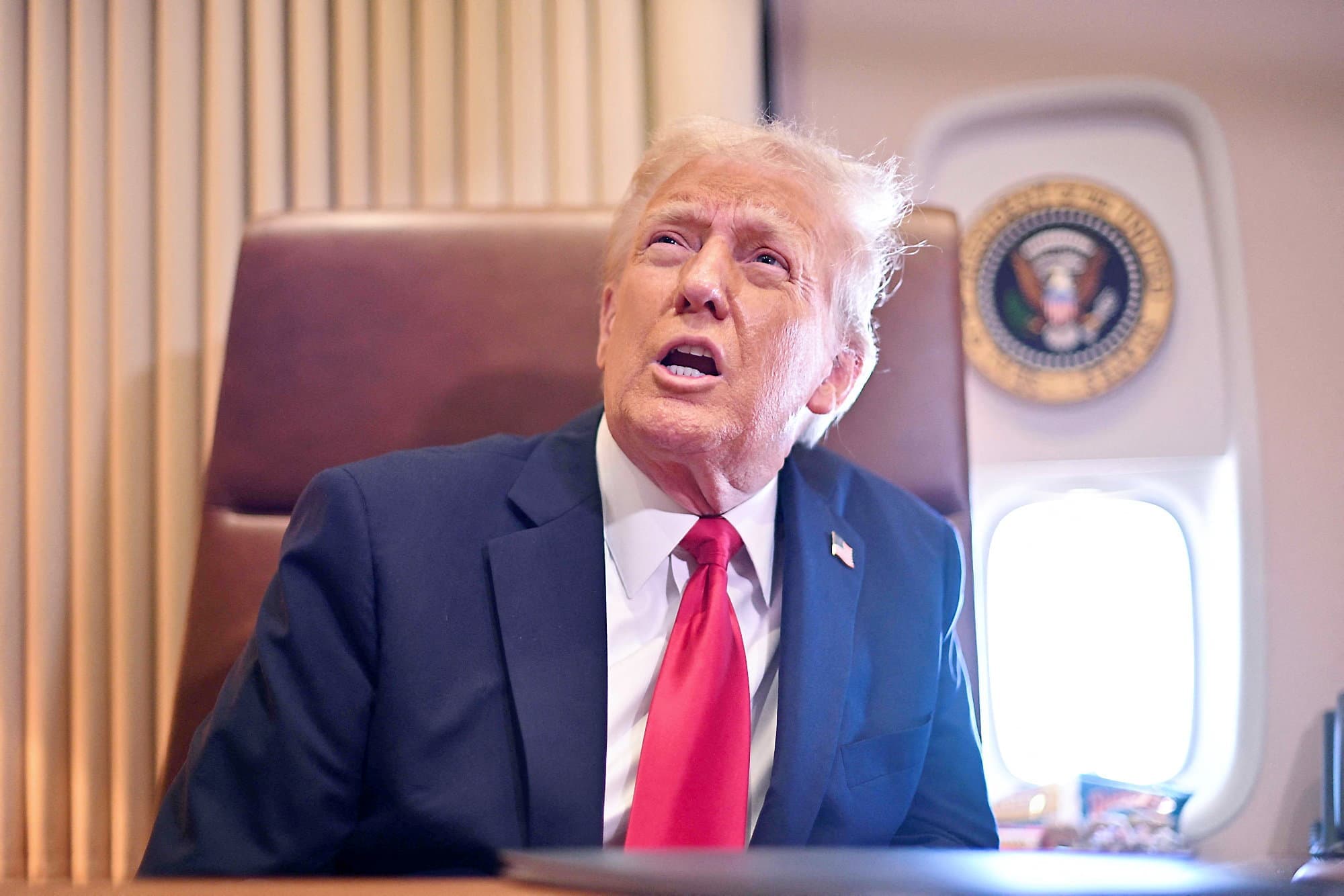 Donald Trump à bord d'Air Force One, annonçant qu'il renommait le Golfe du Mexique en «Golfe de l'Amérique», le 9 février.