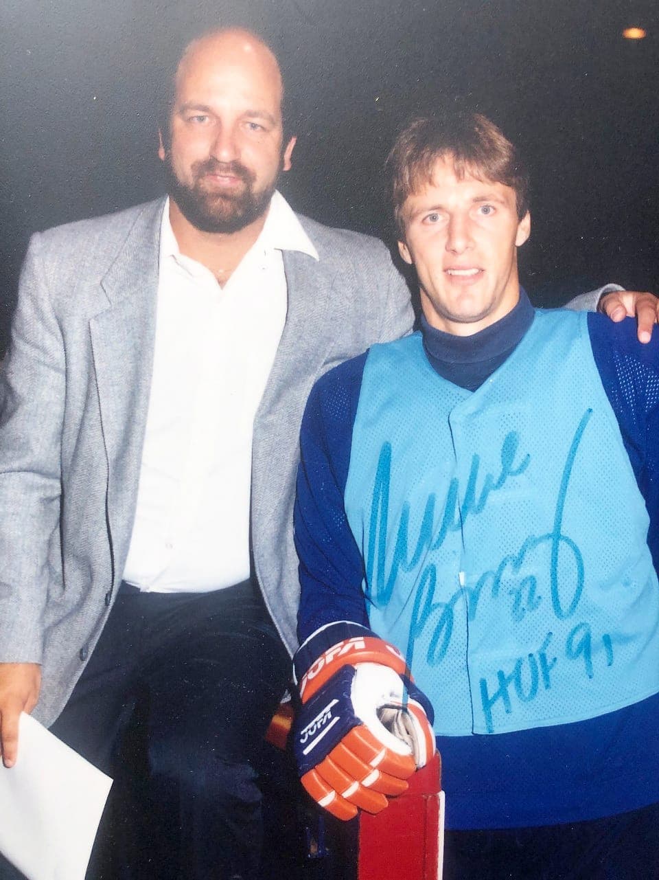 Jean-Claude Grenier en compagnie de Mike Bossy lors d’un entraînement des Islanders au Centre sportif de Saint-Vincent-de-Paul, à Laval.