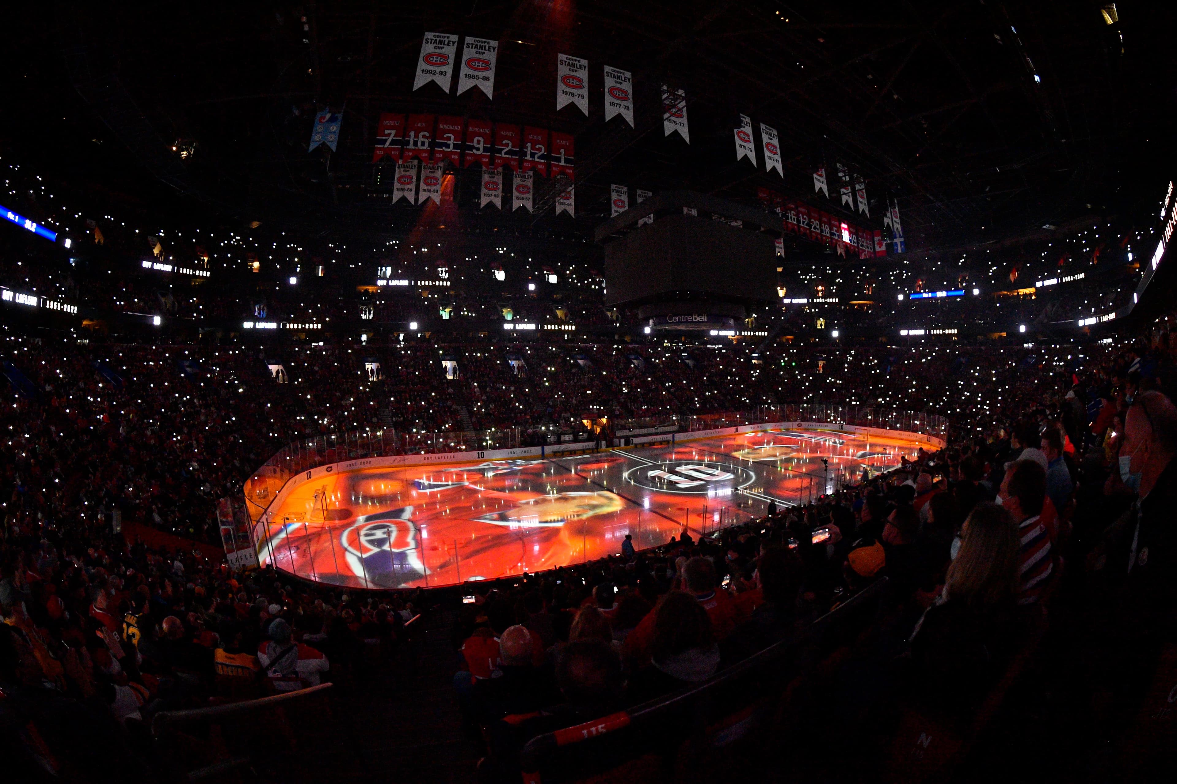 Les spectateurs présents au Centre Bell, dimanche, ont offert une ovation de plus de neuf minutes à Guy Lafleur.