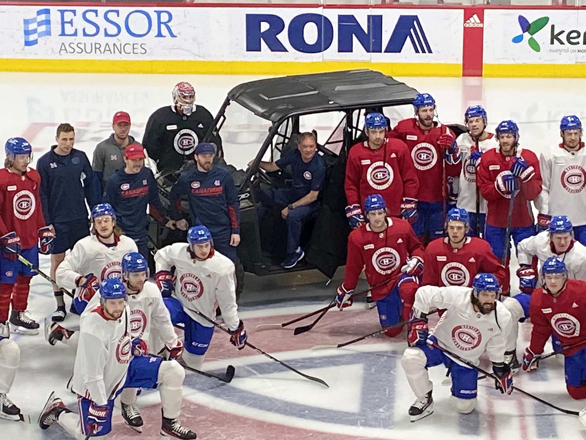 Les joueurs du Canadien ont tenu à remercier leur gérant de l’équipement, Pierre Gervais, en lui offrant un véhicule utilitaire Polaris Ranger, qu’il s’est empressé d’essayer sur la glace du Complexe sportif Bell de Brossard, ce vendredi.