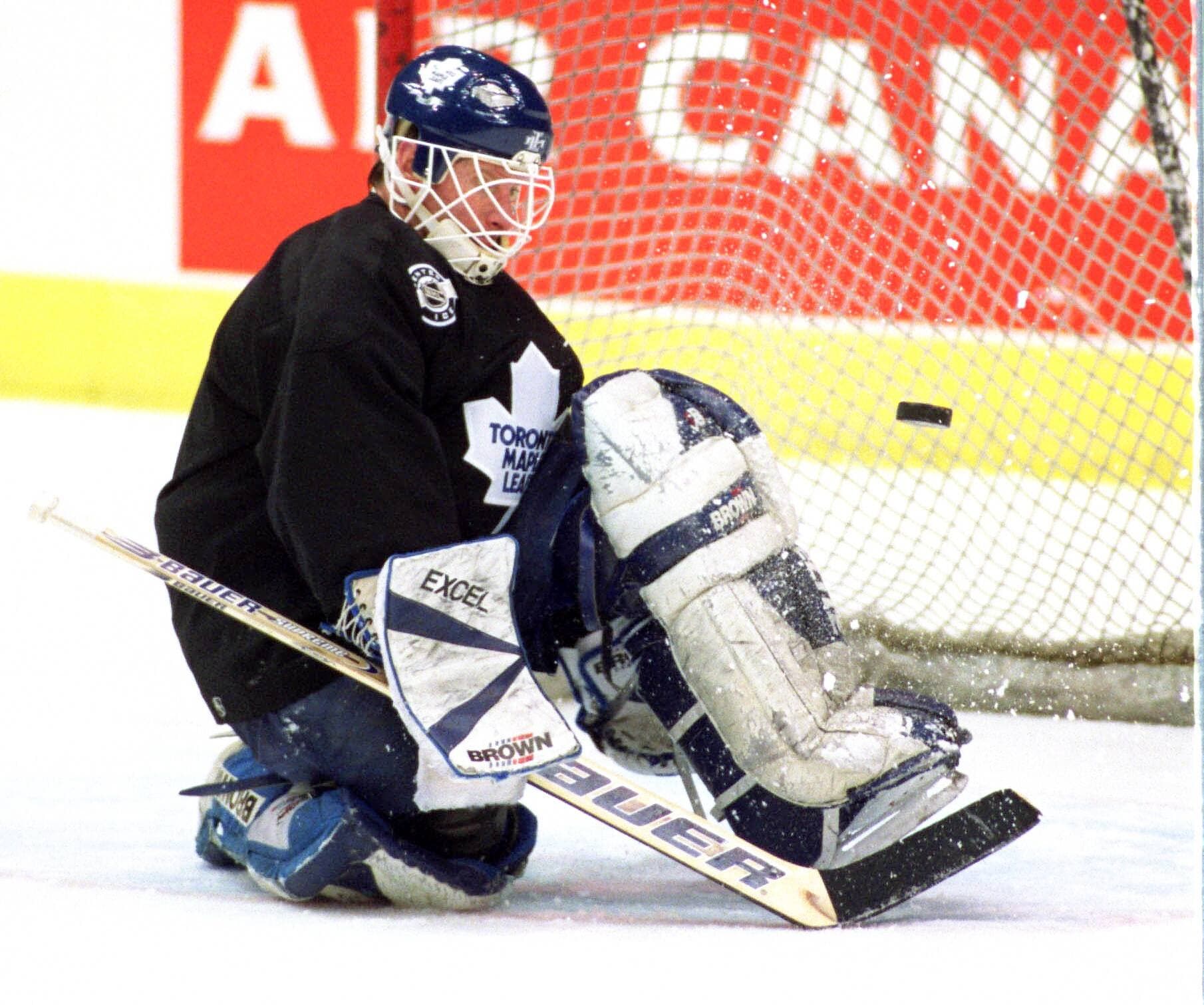 Glenn Healy lors d’un entraînement avec les Maple Leafs de Toronto, en 2001