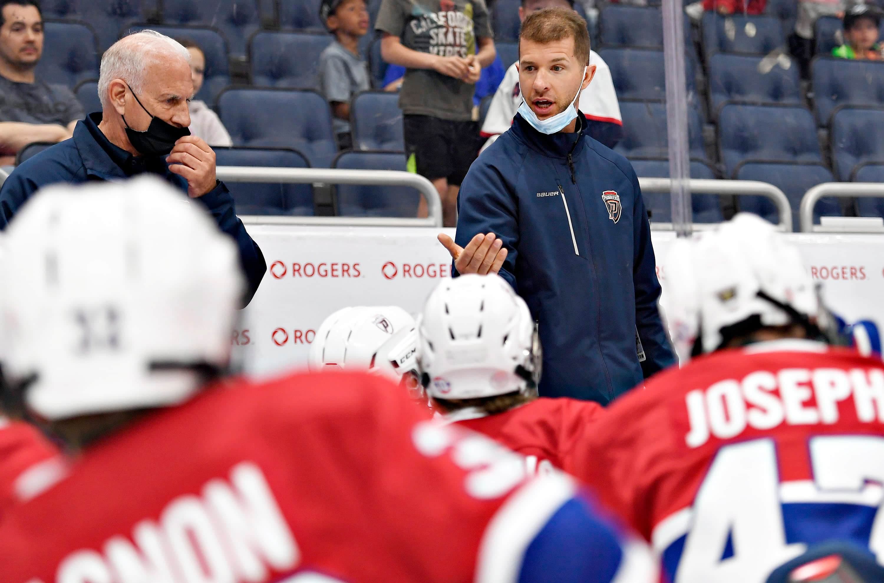 Jason Pominville se plaît dans le rôle d’entraîneur auprès des jeunes pee-wee de Lanaudière, qui représentent fièrement les Canadiens.