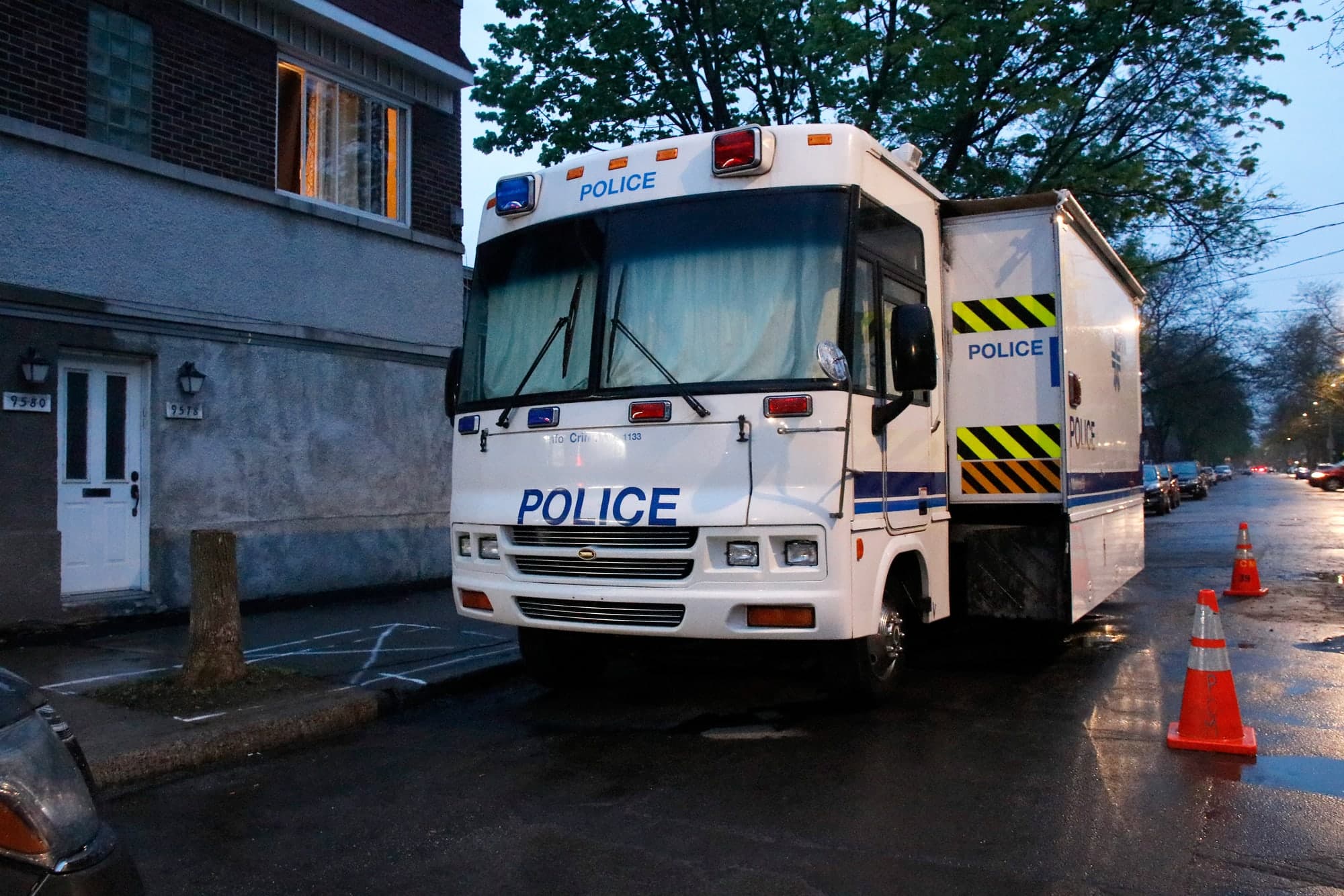 Un poste de commandement a été installé sur l’avenue Pierre-De Coubertin, dans l’est de l’île.