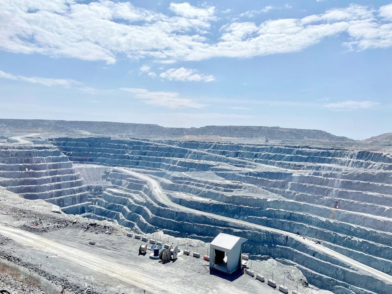 L’immense mine d’or à ciel ouvert de Malartic. Une mine souterraine est en cours d’implantation, à trois kilomètres des limites de la municipalité. Baptisée Odyssey, elle doit être inaugurée dans 5 ans.