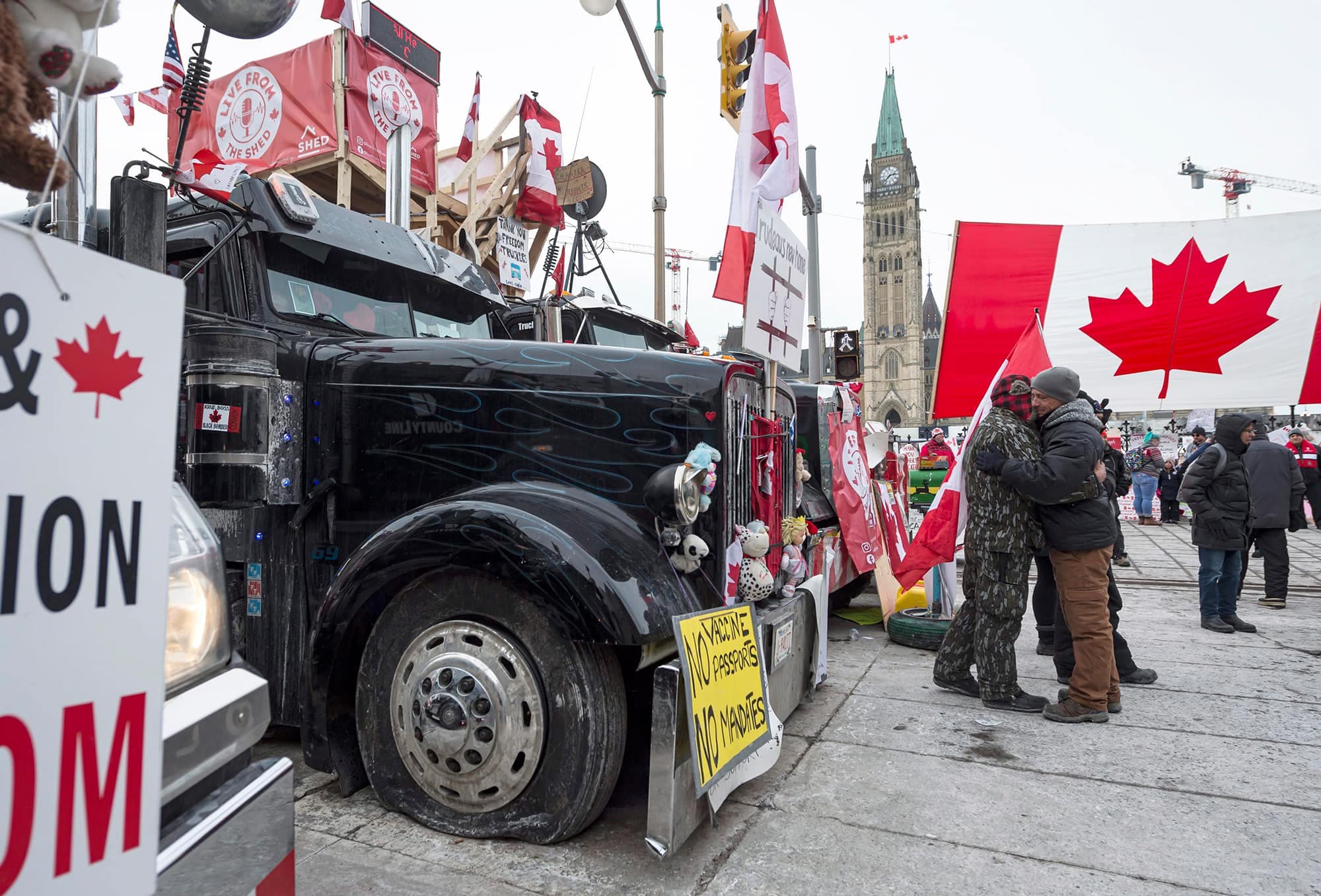 Du 28 janvier au 20 février dernier, des camionneurs ont bloqué la rue Wellington devant le Parlement à Ottawa.