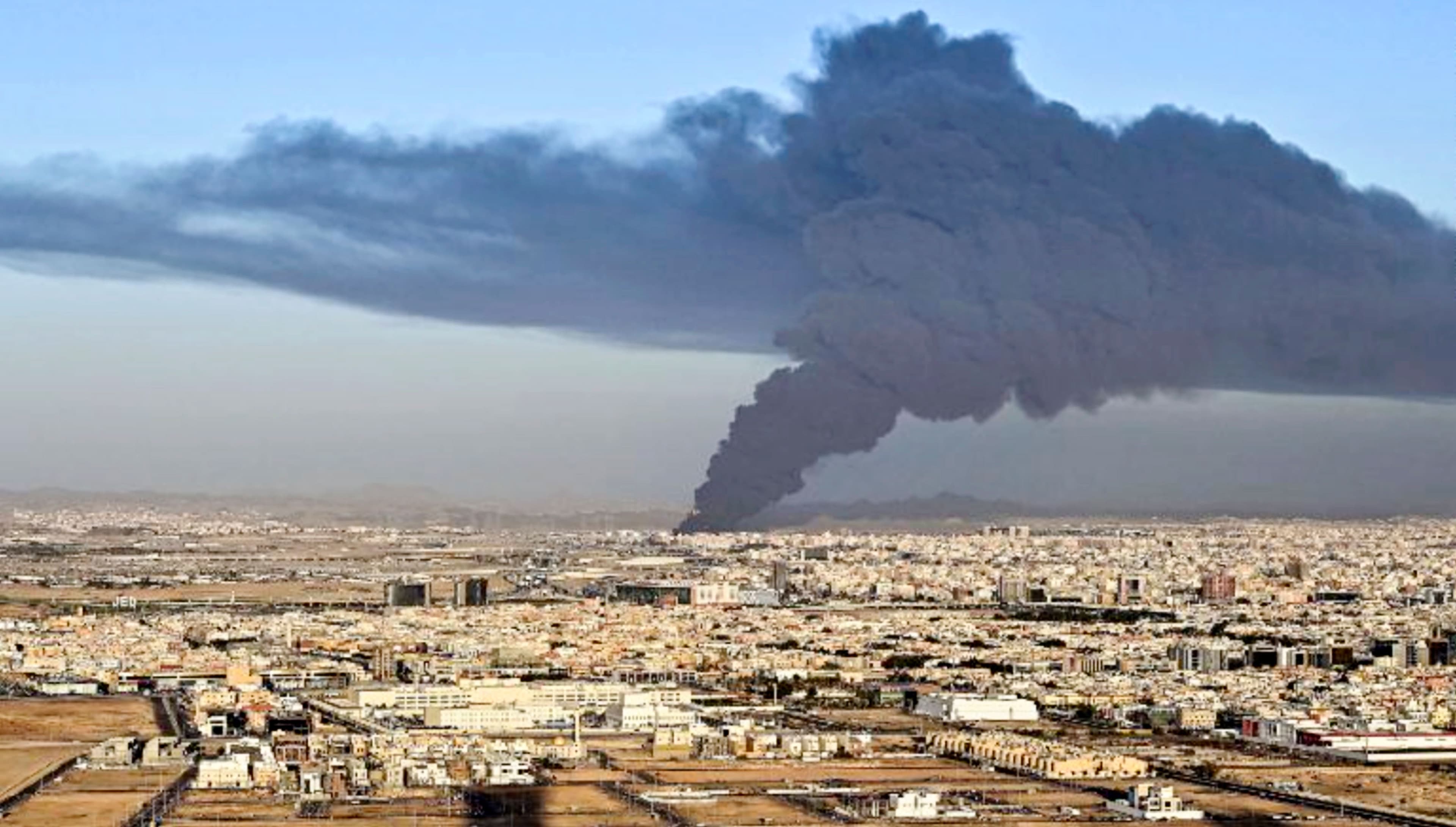 Le 25 mars dernier en Arabie Saoudite, un réservoir de la compagnie pétrolière nationale Aramco a été attaqué par des rebelles. L’incendie a eu lieu à une trentaine de kilomètres du circuit de Jeddah.