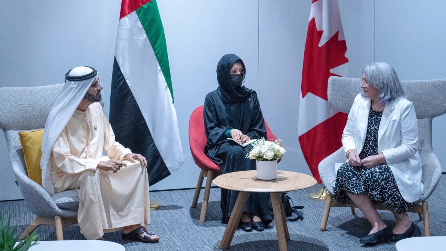 Mary Simon s’est entretenue avec des étudiants de l’Université canadienne de Dubaï.