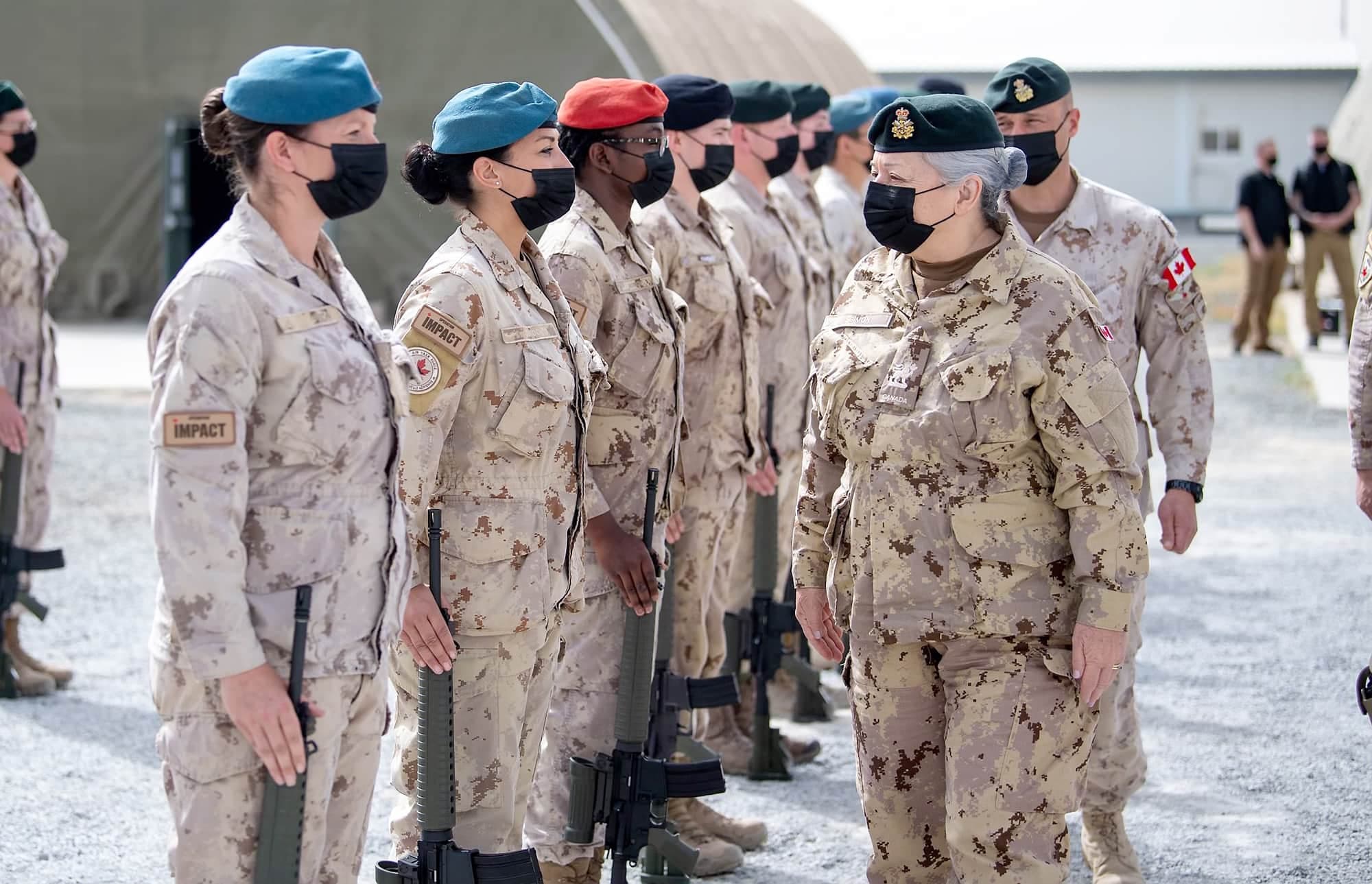 Au Koweït, elle a visité le Camp Canada pour y rencontrer les militaires d’ici qui participent à l’opération IMPACT.