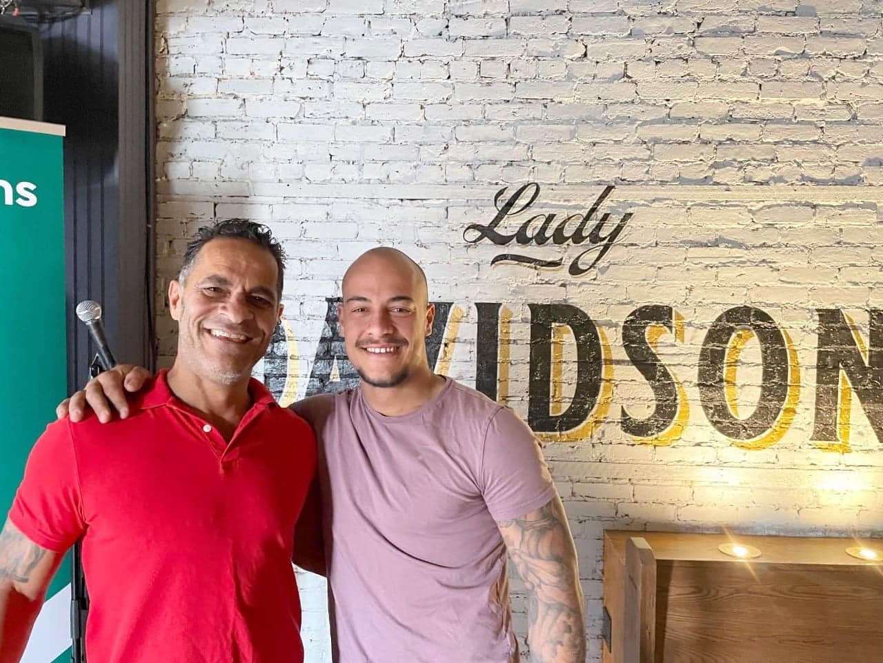 BJ Labonté et son fils Brandon s’attendaient à une grosse soirée, vendredi, à la Taverne Lady Davidson, mais pas en raison de la F1.