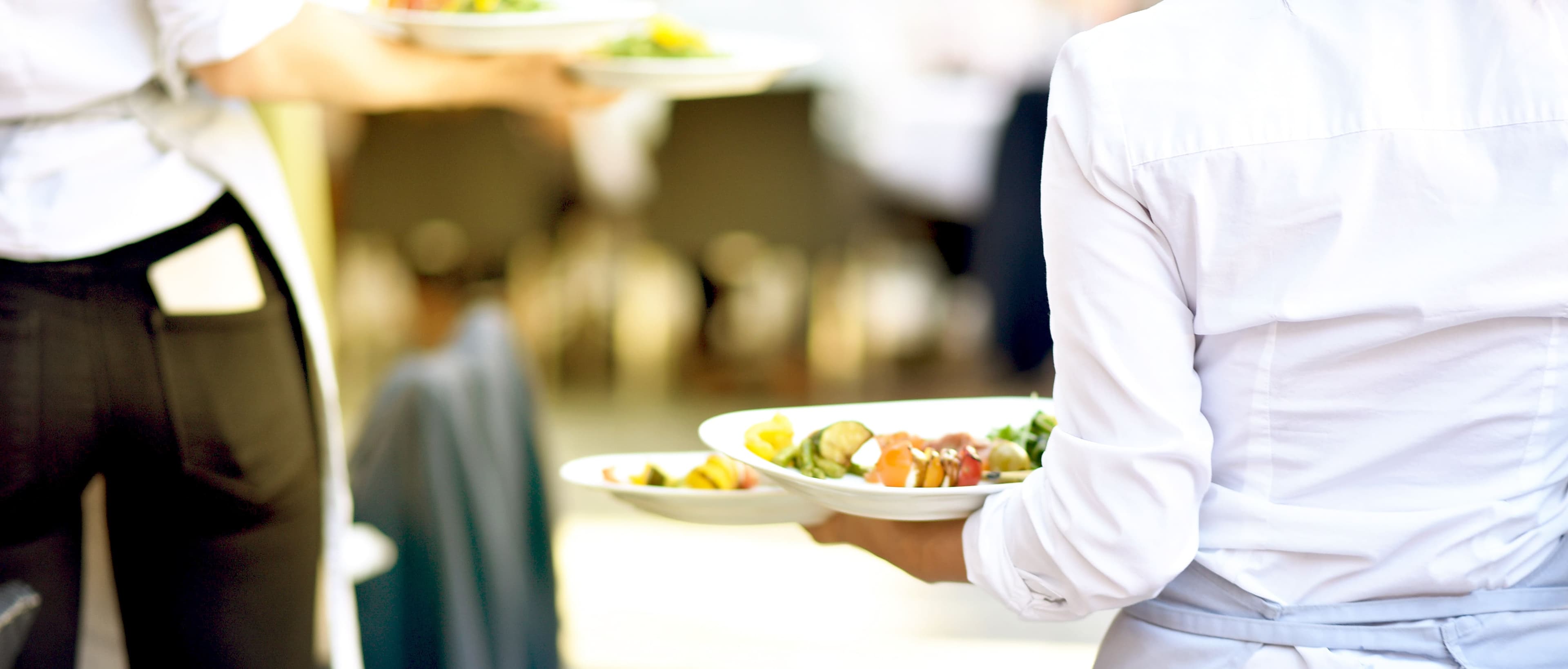 Le secteur des services d’hébergement et de la restauration est celui qui compte le plus de postes vacants, selon les plus récentes données.