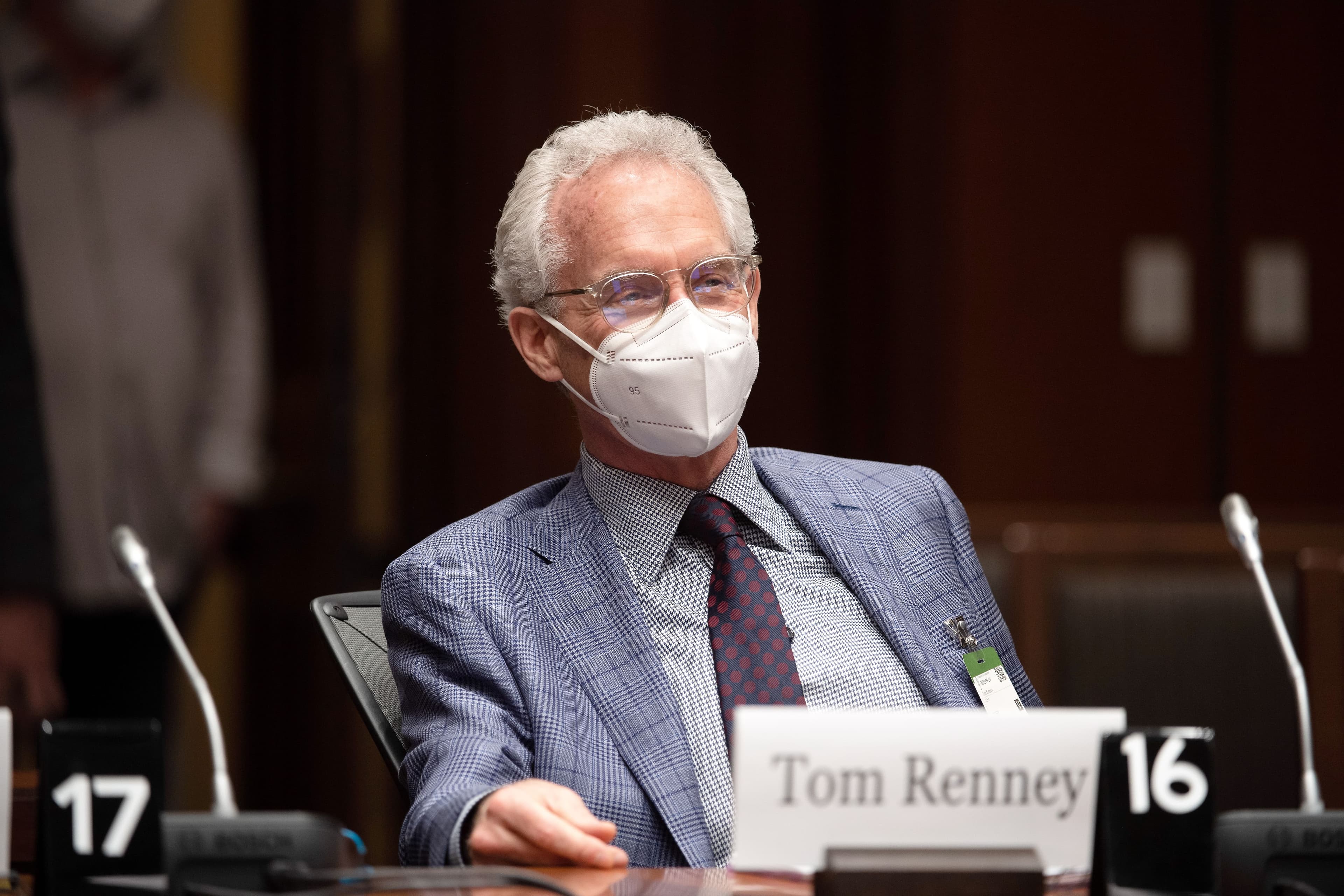 Tom Renney, chef de la direction de Hockey Canada, avait l’air bien détendu lors de son témoignage devant des élus à Ottawa, lundi.