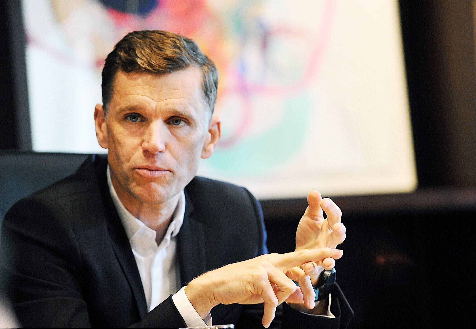 La Ville de Québec ne sera pas «de tous les combats» pendant la prochaine campagne électorale provinciale, annonce le maire Bruno Marchand. «Il va falloir la jouer un peu en réserve», a-t-il dit, hier en entrevue éditoriale, à la veille des vacances.
