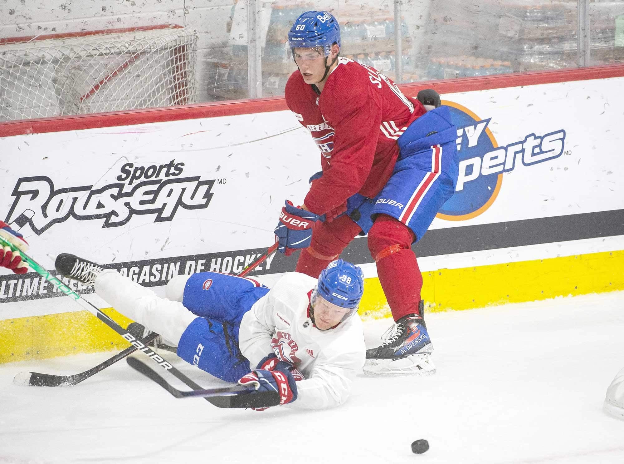 Juraj Slafkovsky n’est pas venu pour jouer les touristes au camp de développement du Canadien, à Brossard. Lundi, le premier choix du plus récent repêchage n’a pas laissé de chances à l’attaquant Emil Heineman, acquis dans la transaction envoyant Tyler Toffoli aux Flames de Calgary, ou au défenseur Petteri Nurmi, choisi au septième tour vendredi.