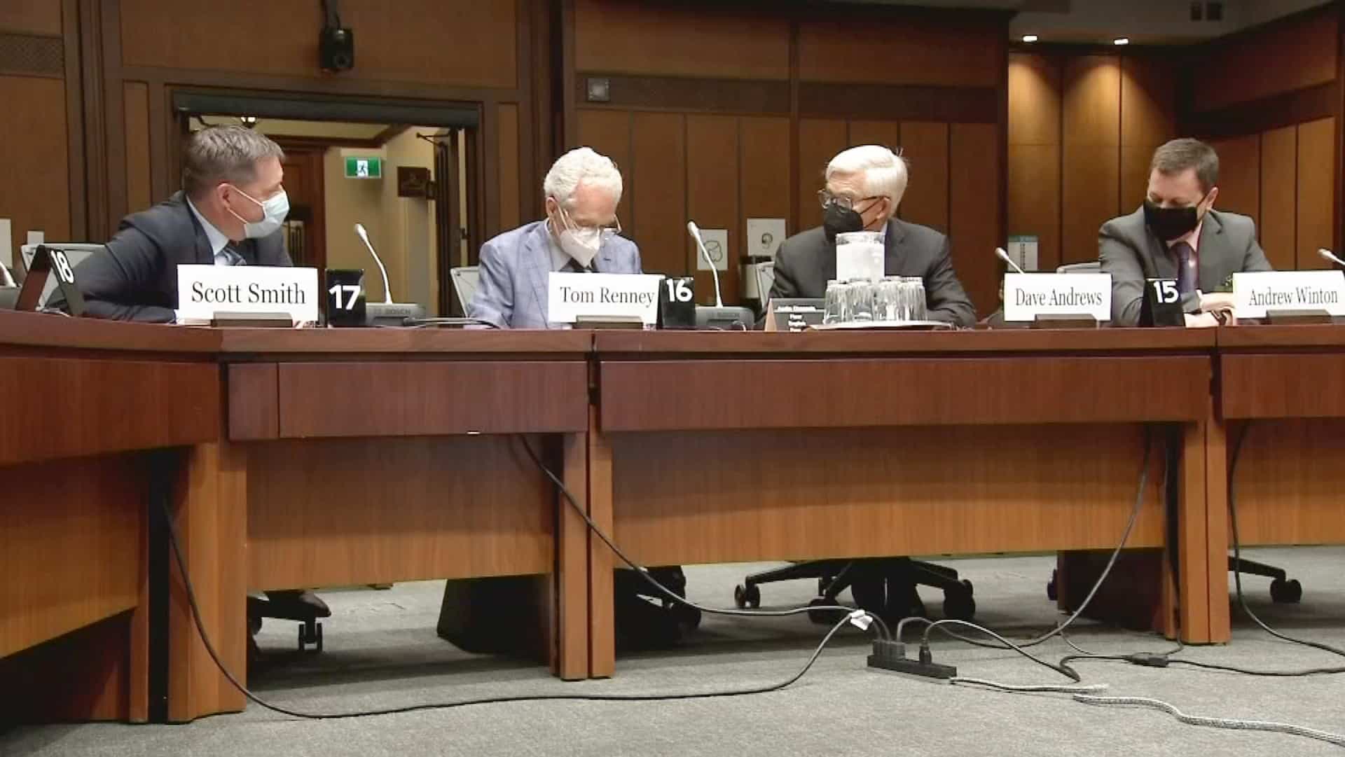 Les dirigeants de Hockey Canada lors de leur comparution devant un comité de la Chambre des communes à Ottawa le 26 juillet dernier.
