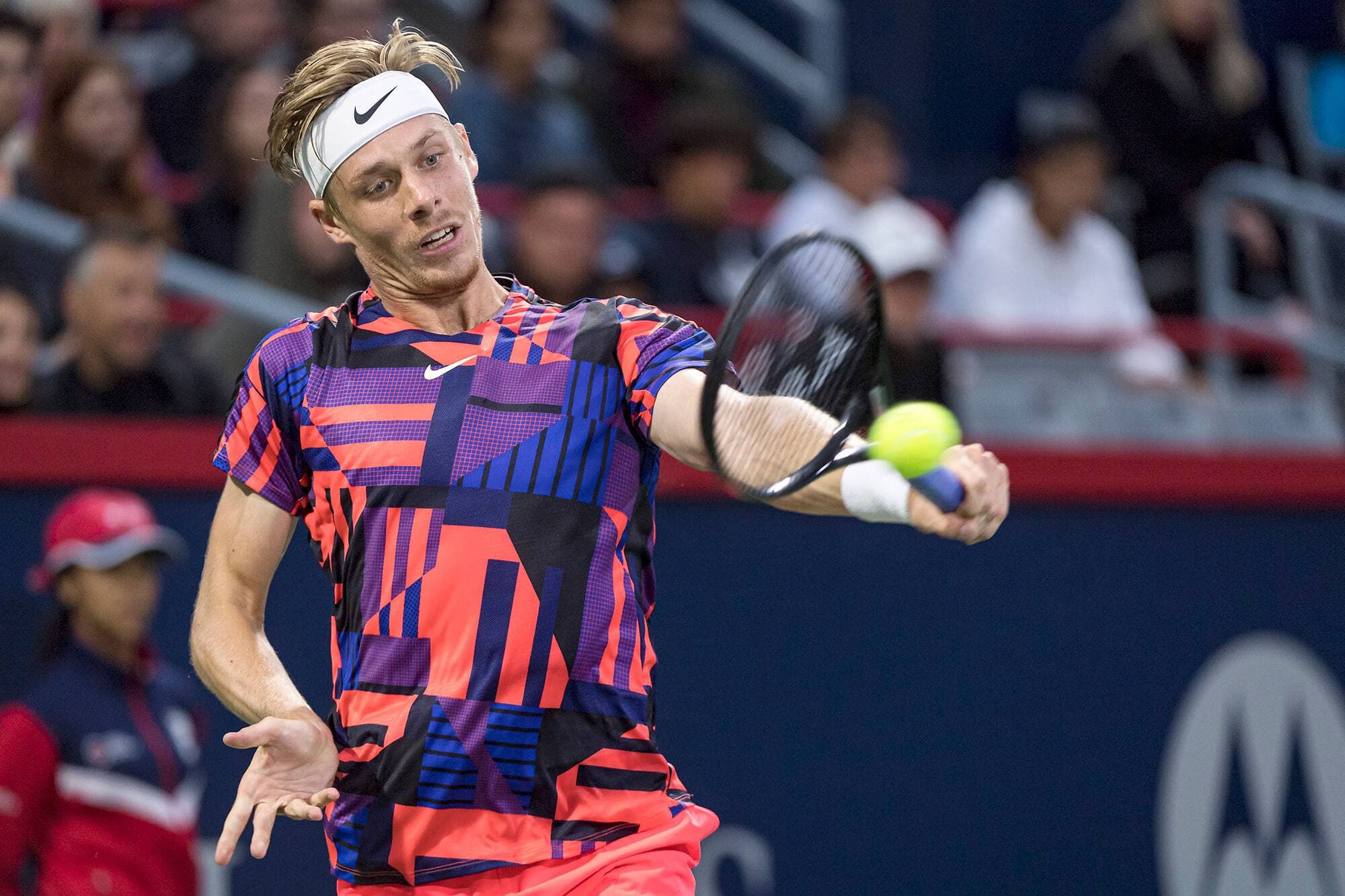 Denis Shapovalov a affronté l’Australien Alex de Minaur sous les encouragements de son entraîneur et ami Peter Polansky, lundi, à Montréal.