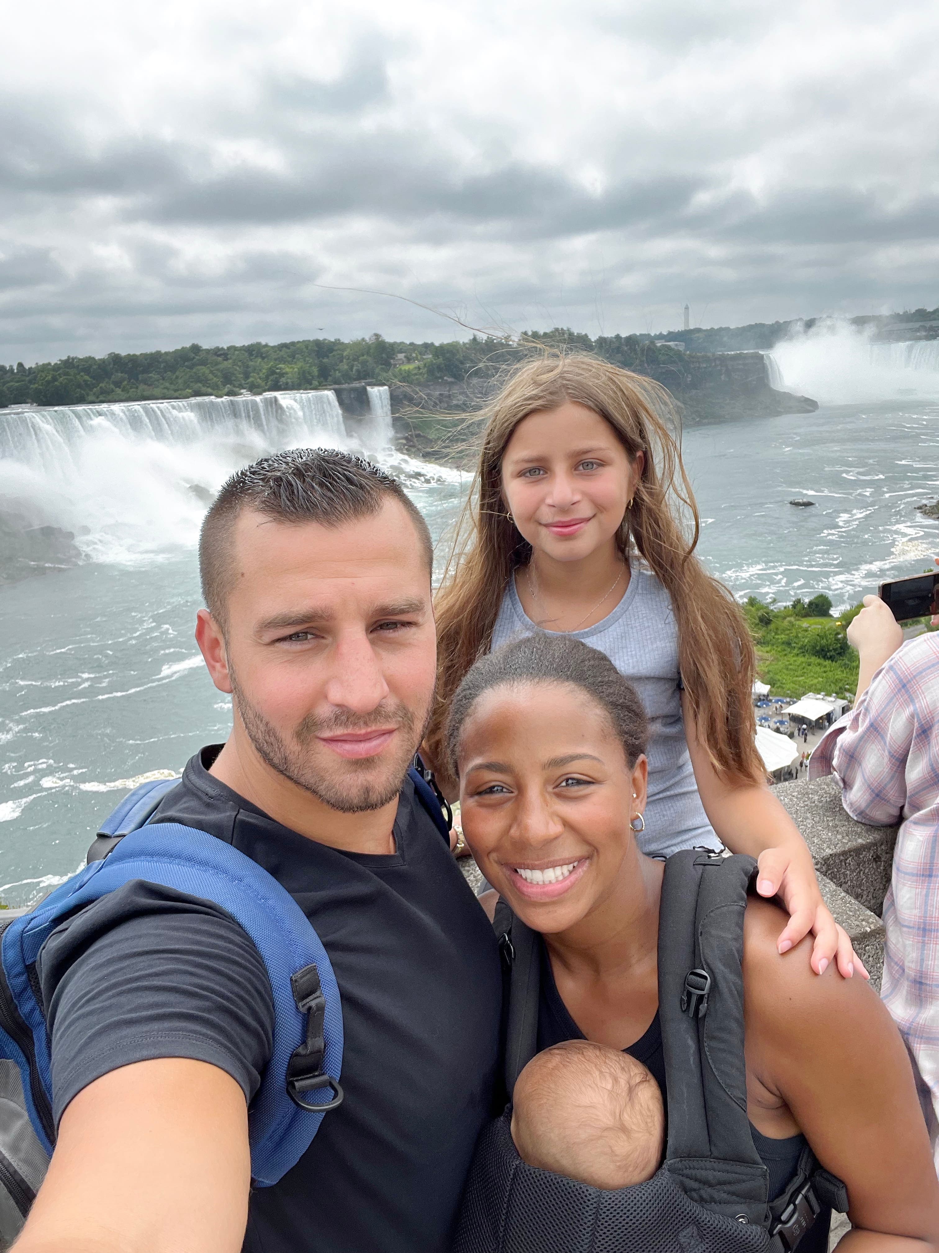 David Lemieux respirait le bonheur lors d’une escapade aux chutes du Niagara avec sa conjointe, Jennifer Abel, et leurs enfants Li ly-Anna et bébé Xander. photo courtoisie