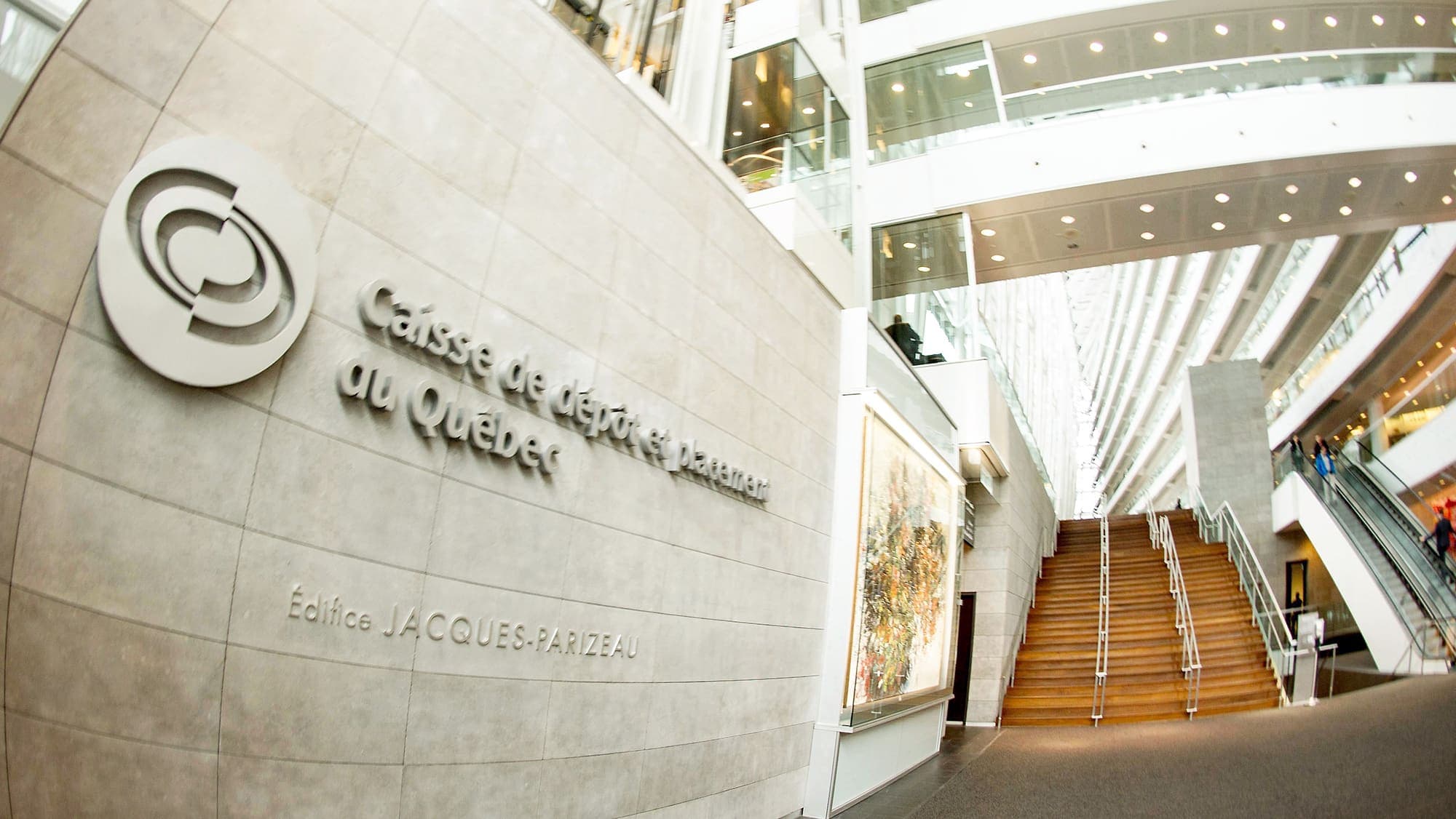 Le hall d’entrée de l’édifice Jacques-Parizeau, à Montréal, où se trouvent les bureaux de la Caisse de dépôt et placement du Québec.