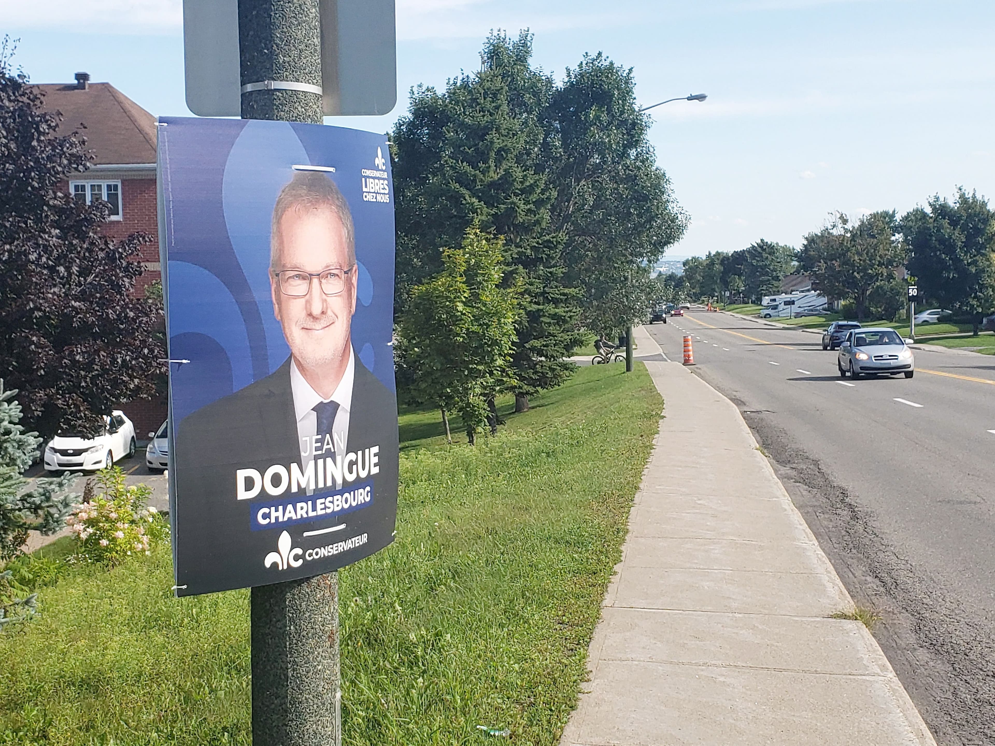 Une affiche du conservateur Jean Domingue, dans Charlesbourg.