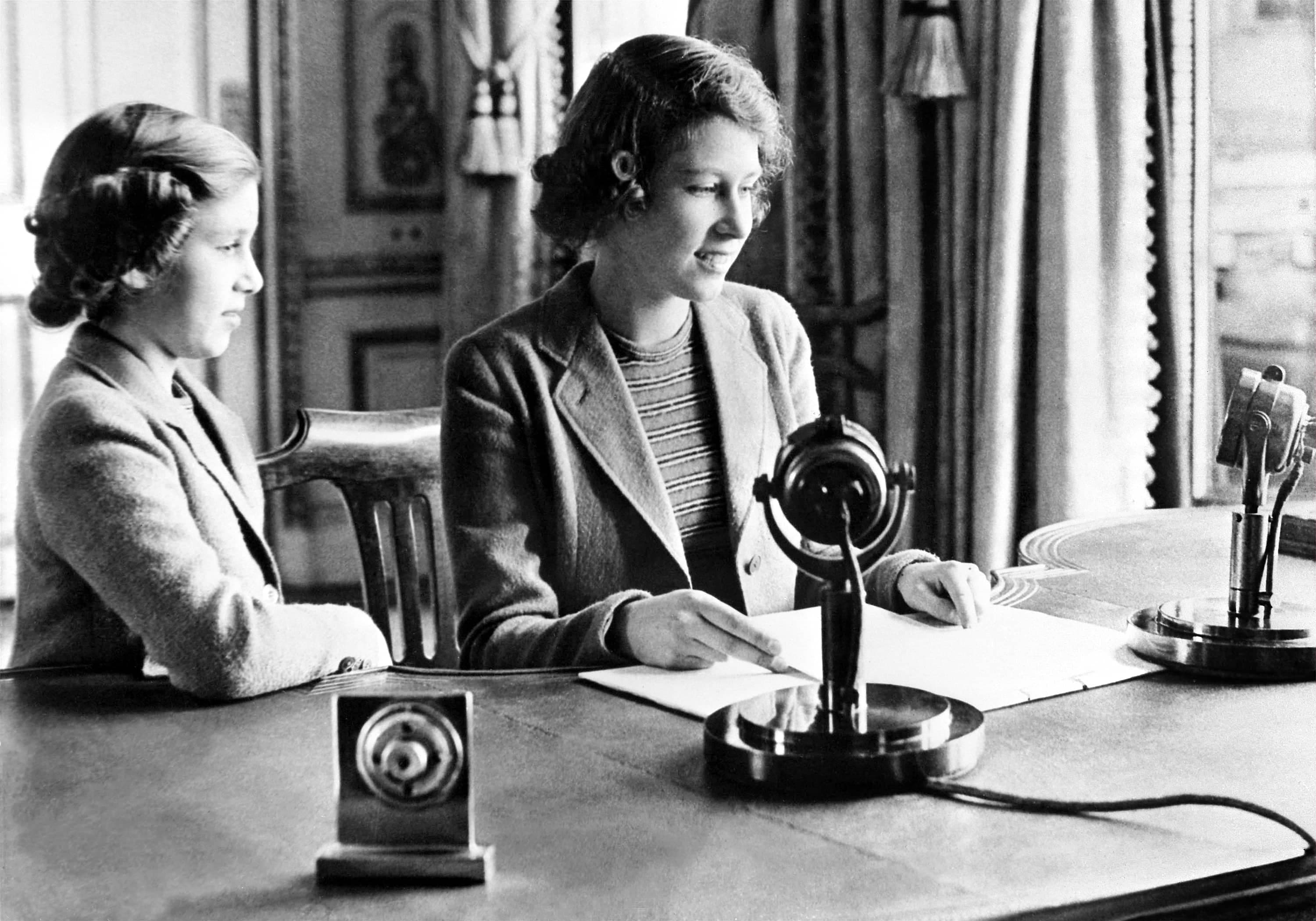 En 1940, à 14 ans, au début de la Deuxième Guerre mondiale, elle effectue sa première allocution radiophonique en s’adressant avec sa sœur Margaret aux enfants du Commonwealth dans une émission de la BBC.