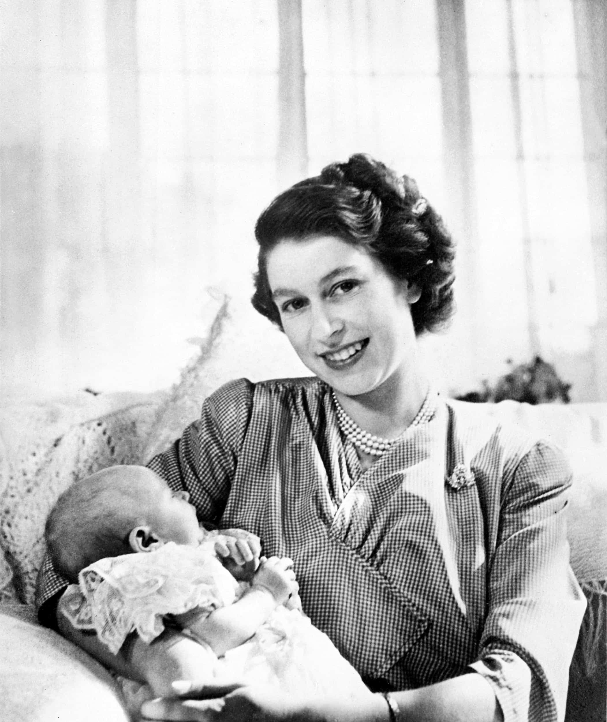 Leur mariage est célébré le 20 novembre 1947 dans l’abbaye de Westminster.