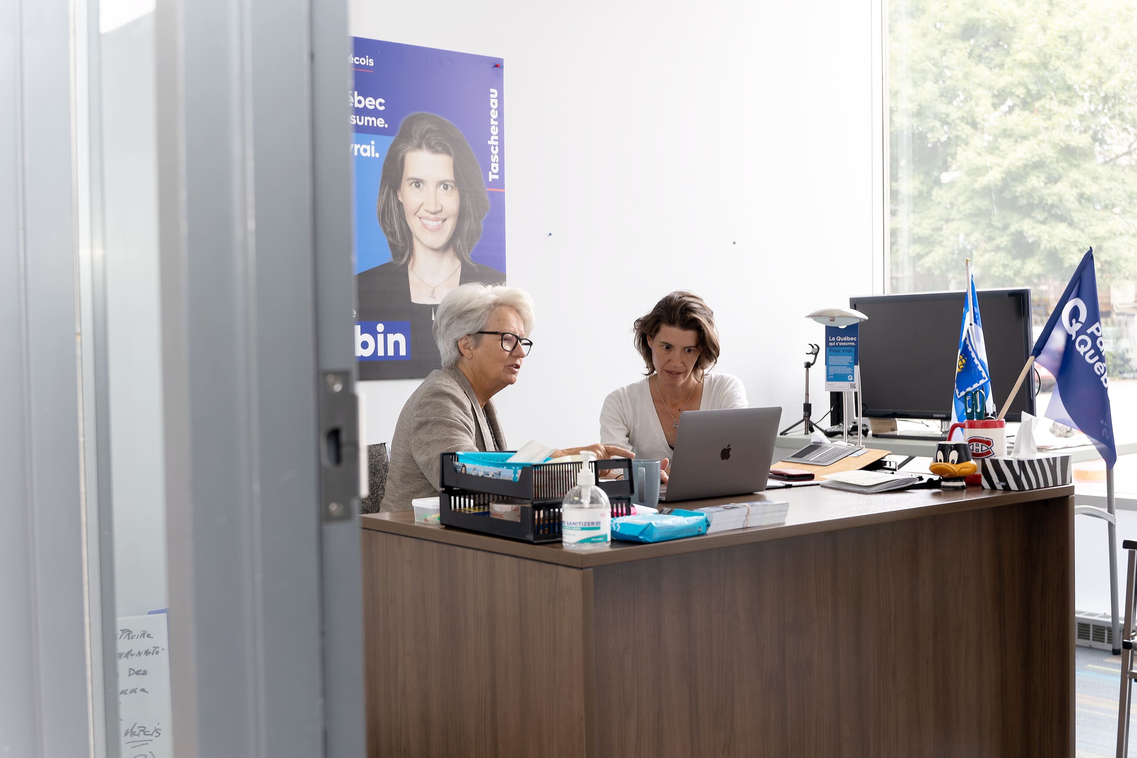 L’ancienne députée péquiste Agnès Maltais donne un peu de son temps pour la campagne de la candidate du PQ dans Taschereau, Jeanne Robin.
