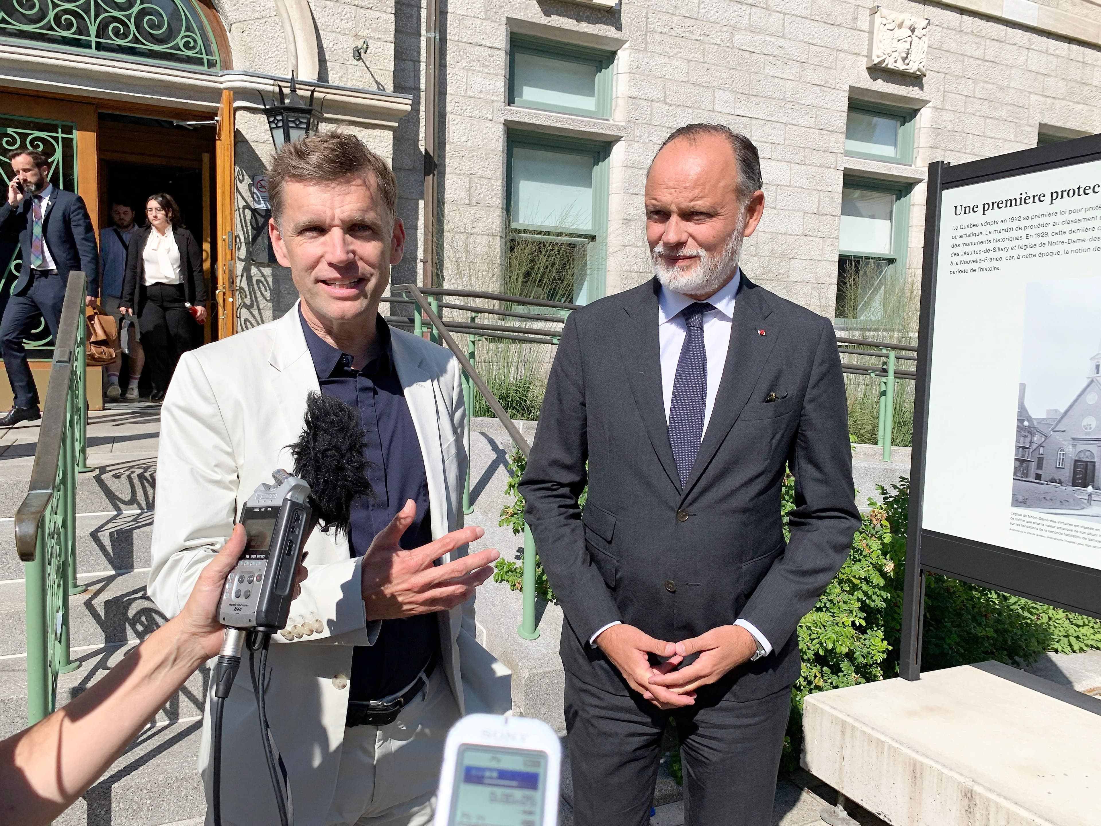 Le maire de Québec, Bruno Marchand, a récemment discuté avec celui du Havre, Édouard Philippe.