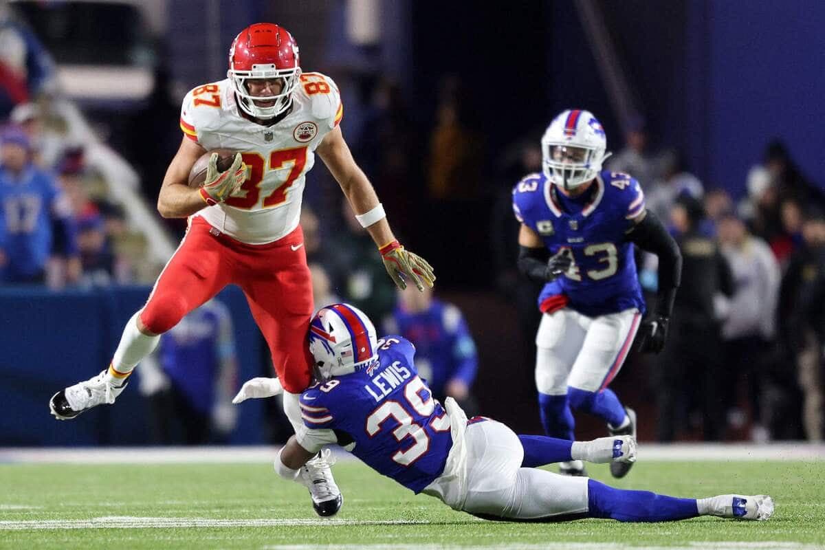L’ailier rapproché étoile des Chiefs Travis Kelce a brillé à ce jour face aux Bills en séries avec 26 réceptions pour 289 verges et 5 touchés.