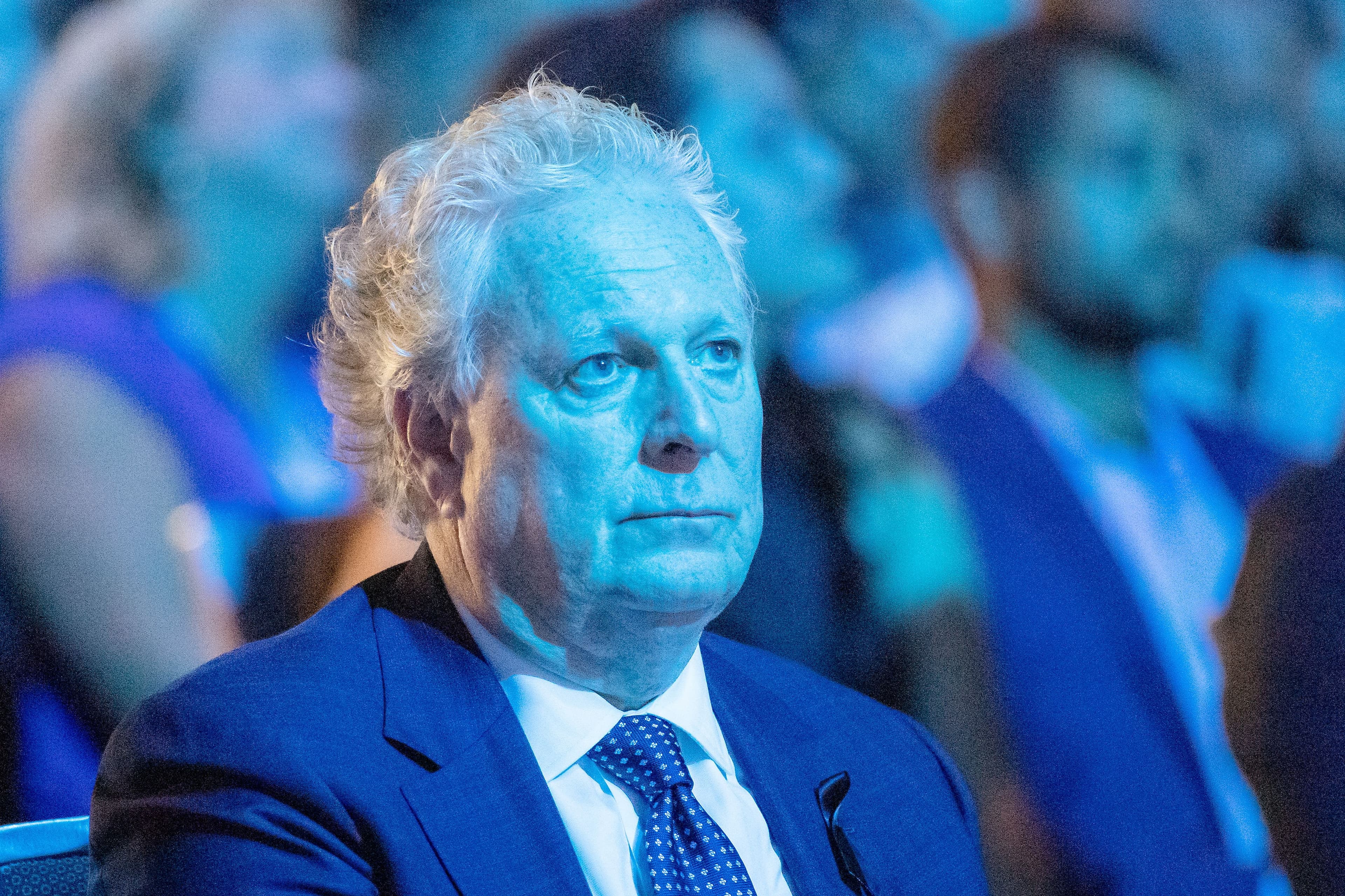 Jean Charest avait la mine basse samedi en apprenant les résultats de la course à la direction du Parti conservateur du Canada.