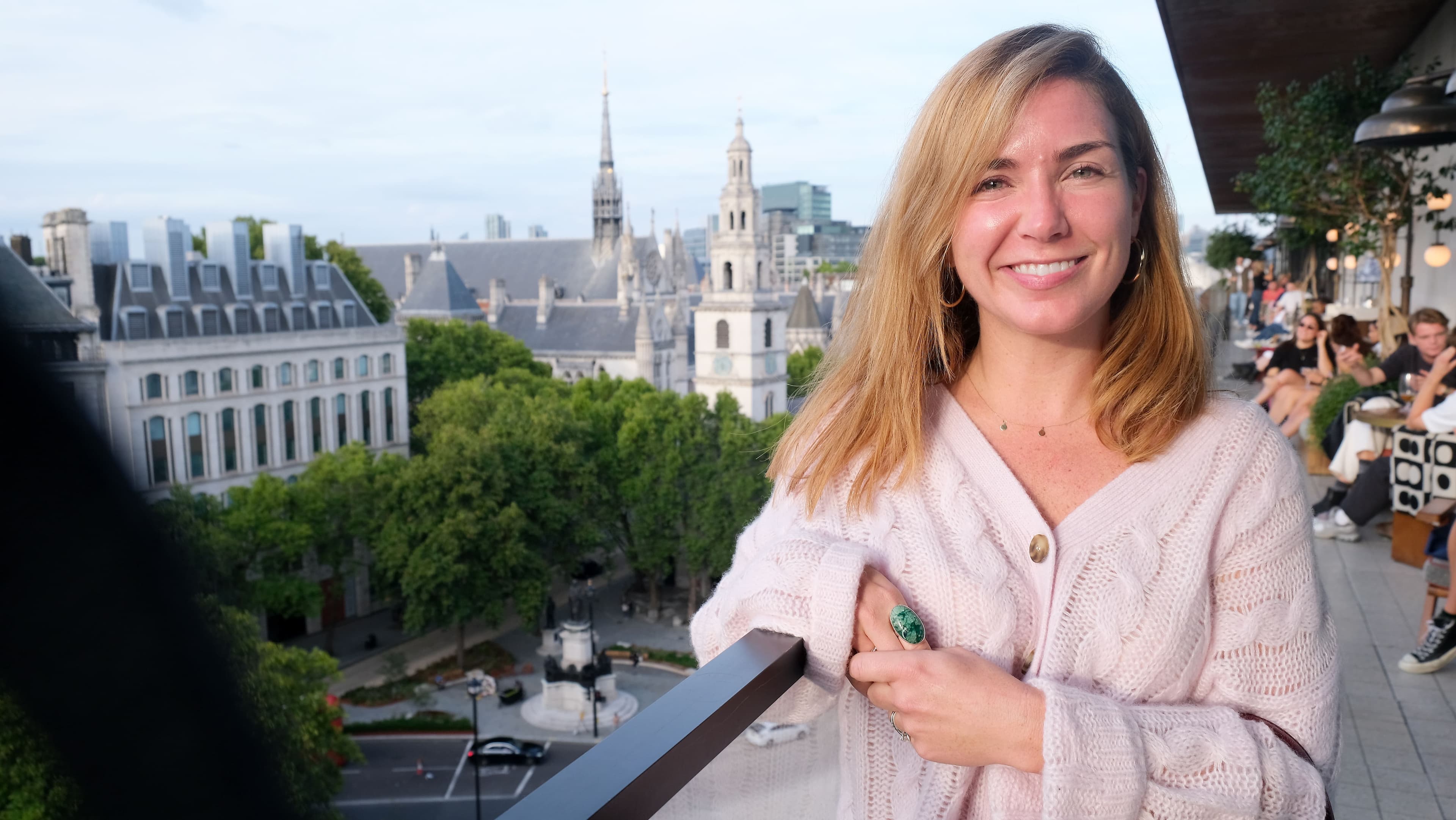 Kathleen De Santiago assure que c’est « contagieux » d’aimer la reine une fois au Royaume-Uni.