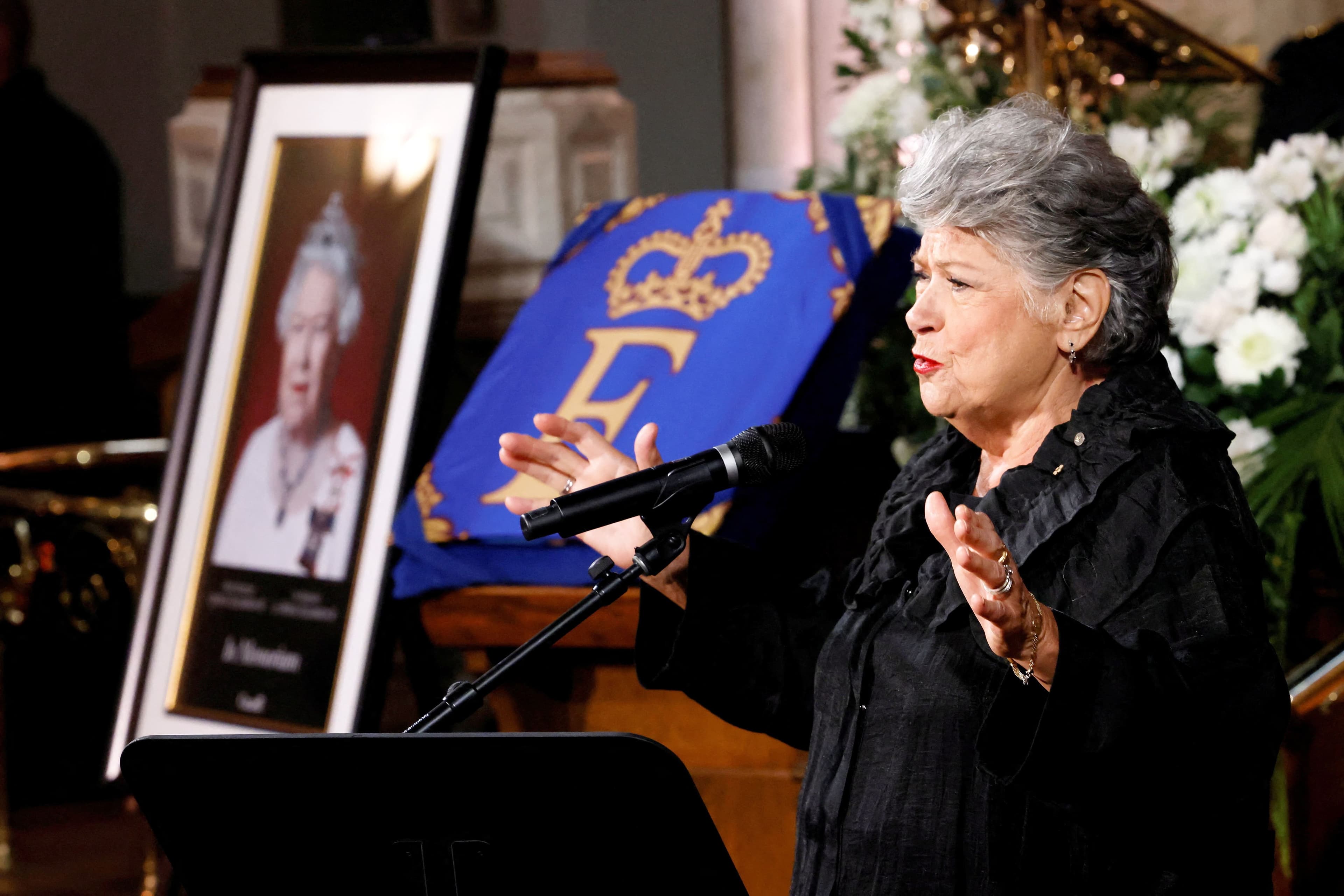 La chanteuse Ginette Reno a poussé la note lors de la cérémonie qui se déroulait lundi à l’église anglicane Christ Church d’Ottawa.