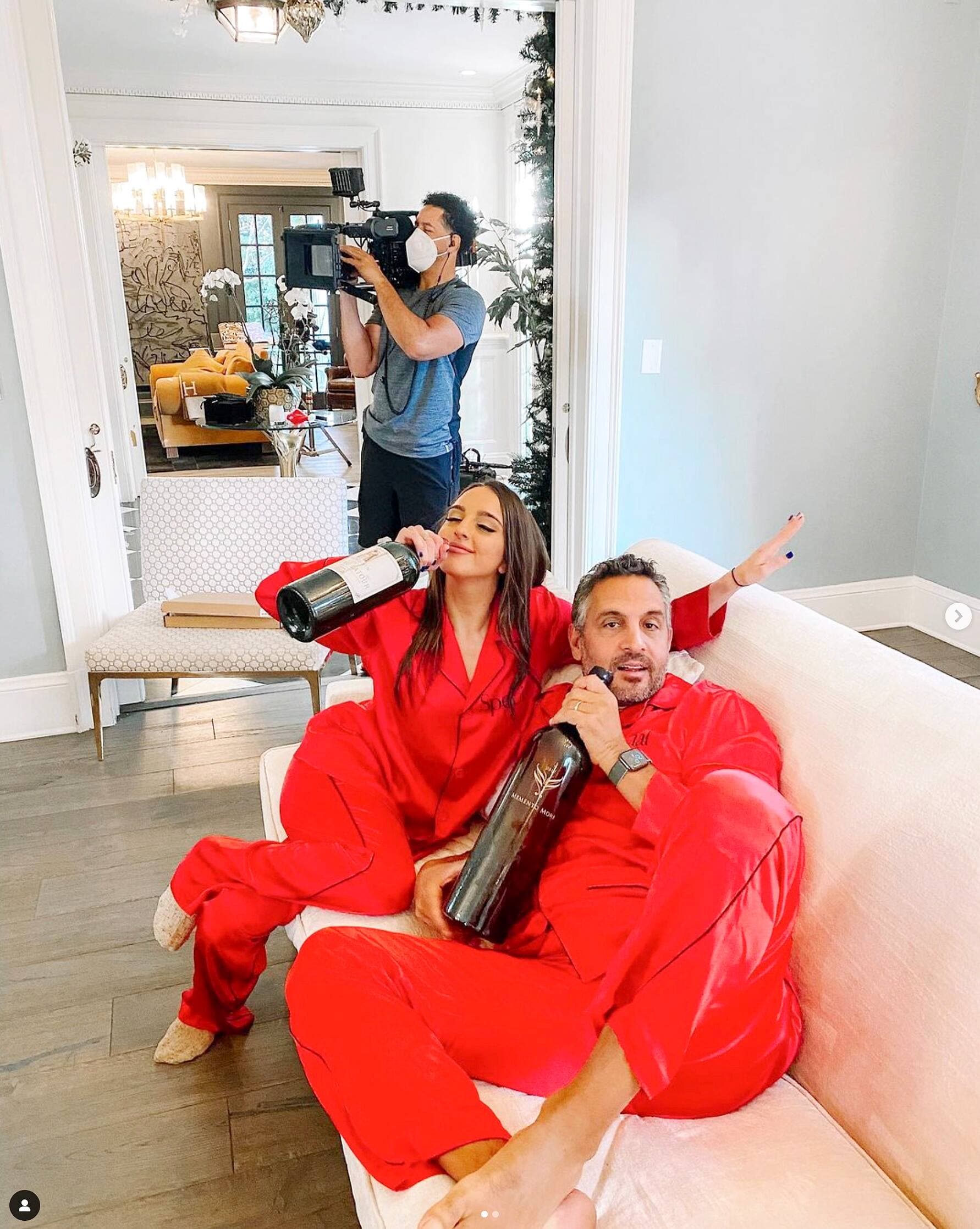 Le fier papa de quatre filles pose avec l’une d’entre elles, Alexia, pour ses 570 000 abonnés Instagram.