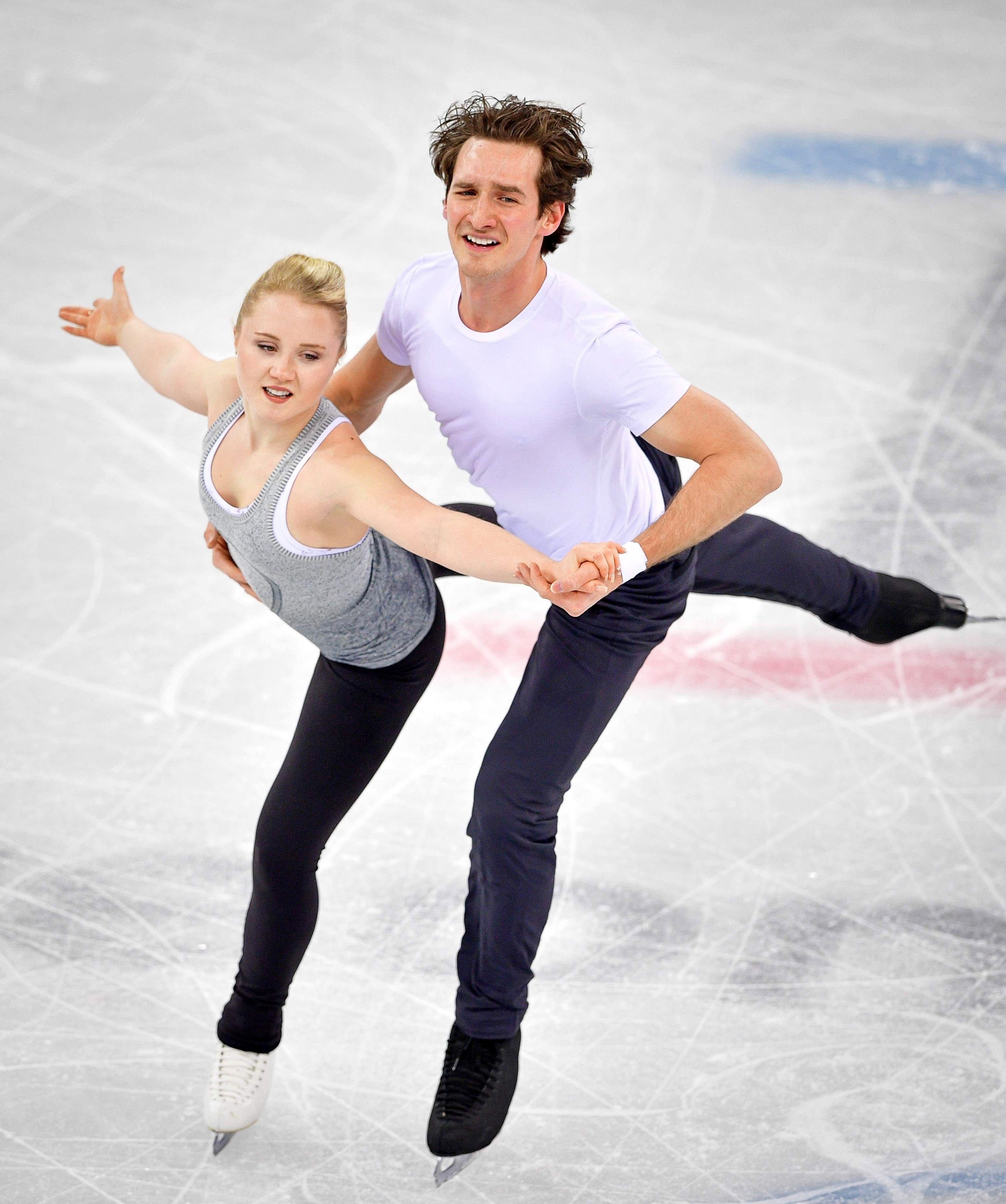 Julianne Séguin et son compagnon, Charlie Bilodeau ont rapidement gravi les échelons du patinage au Canada et se sont démarqués sur la scène internationale jusqu’en 2018.