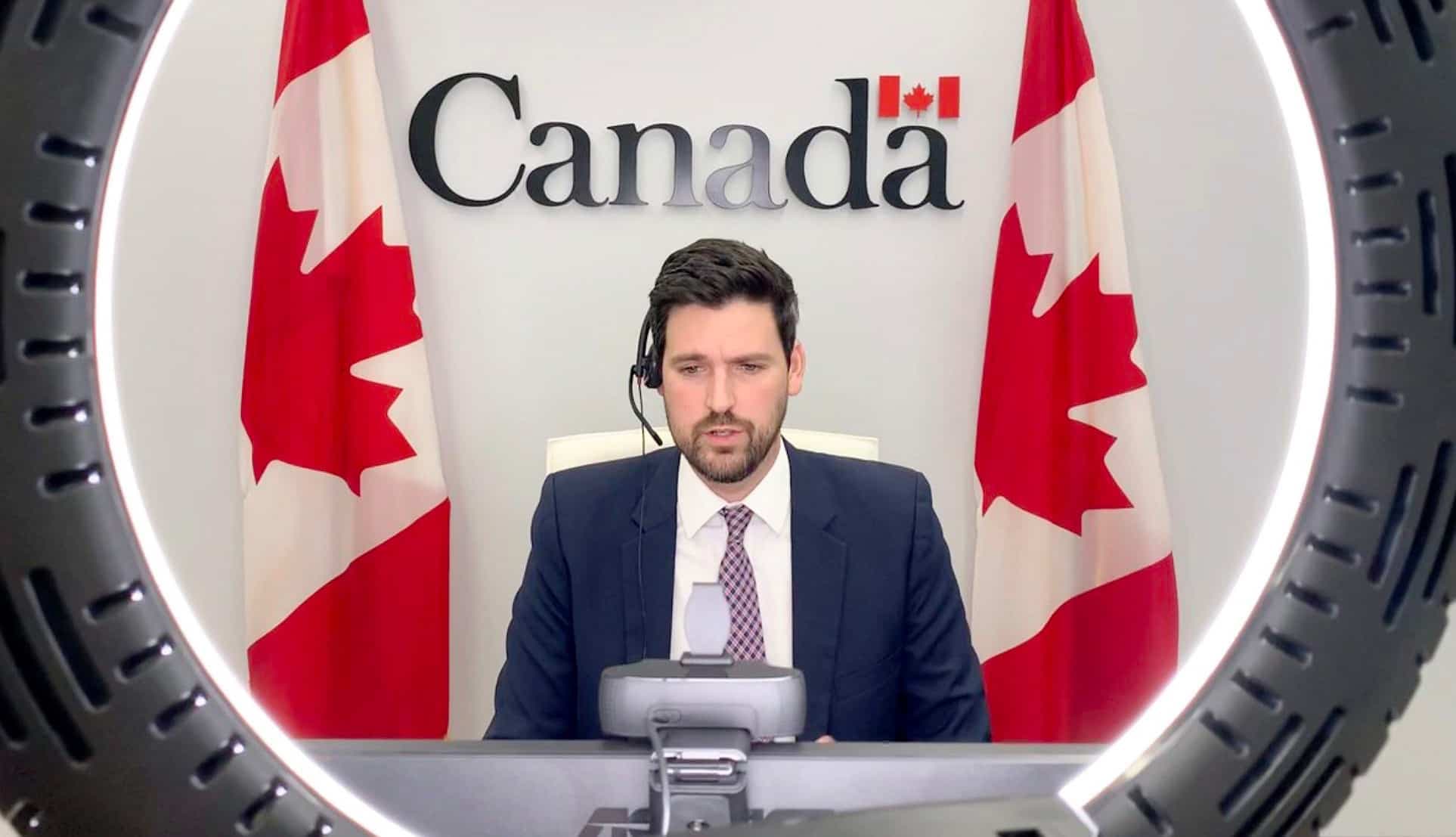 Le ministre canadien de l’Immigration, Sean Fraser, a été en mesure d’accorder une entrevue entièrement en français au Journal mercredi dernier après avoir appris la langue officielle du Québec intensivement ces derniers mois.