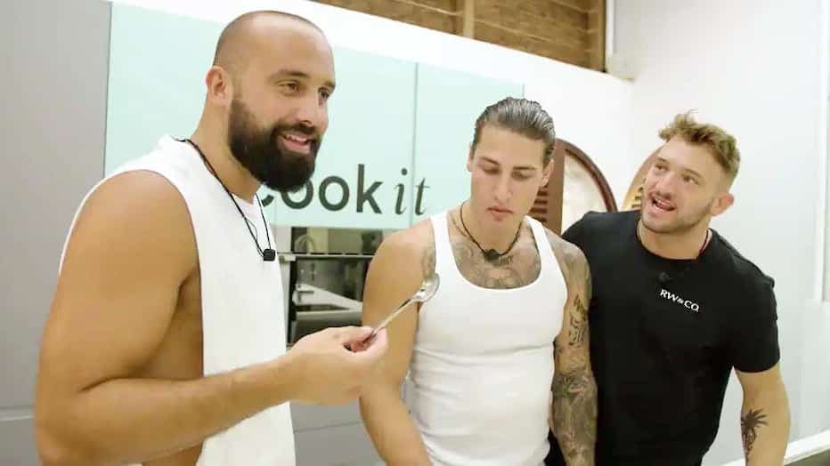 Non seulement Philippe, Isaack et Félix ont été exclus, mais Productions J les aurait aussi coupés au montage.