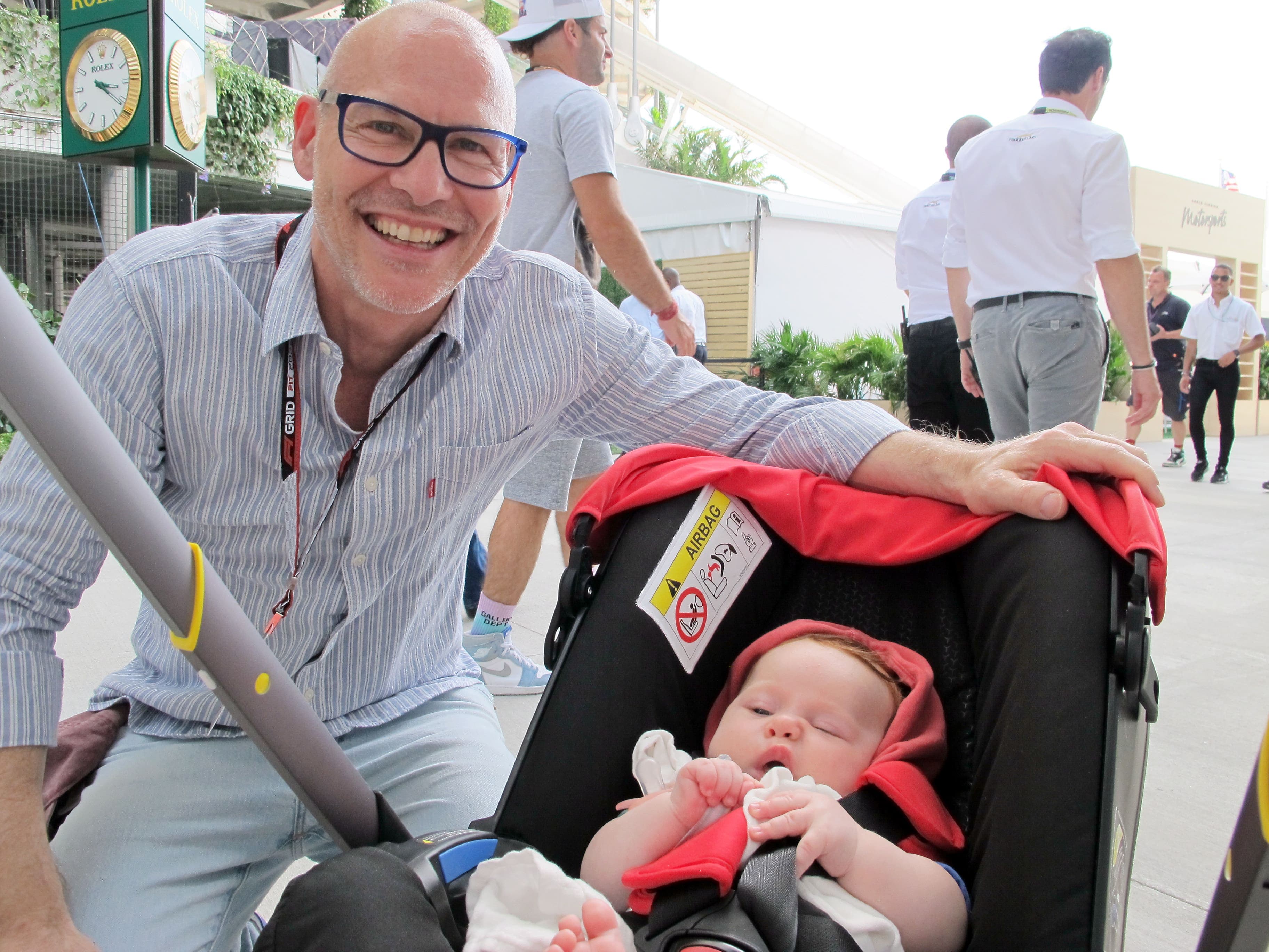 Jacques Villeneuve est le fier papa de cinq garçons dont le dernier, né en février, est prénommé Gilles.