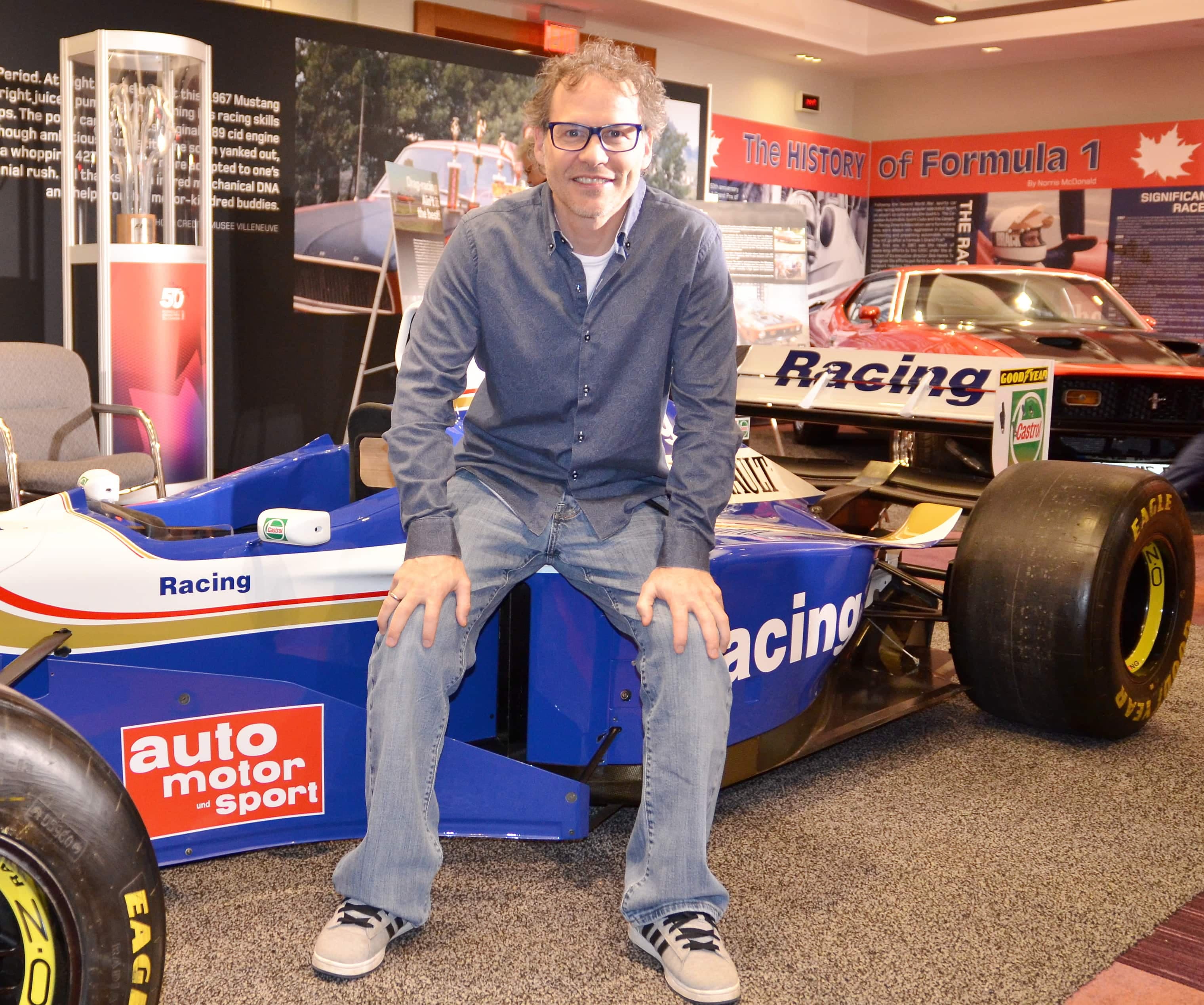 En 2017, Jacques Villeneuve a posé devant la Williams-Renault qui lui avait procuré le titre mondial 20 ans plus tôt.